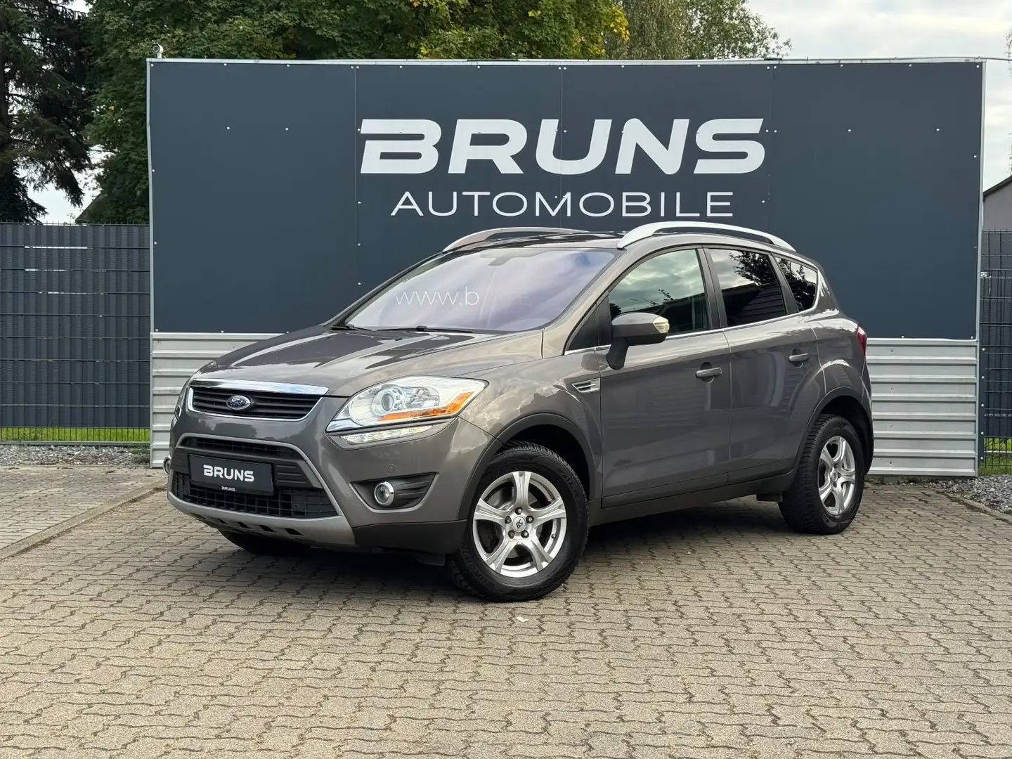 Ford Kuga Titanium 4x4 2.0 TDCi AHK PANO NUR GEWERBE Braun - 1