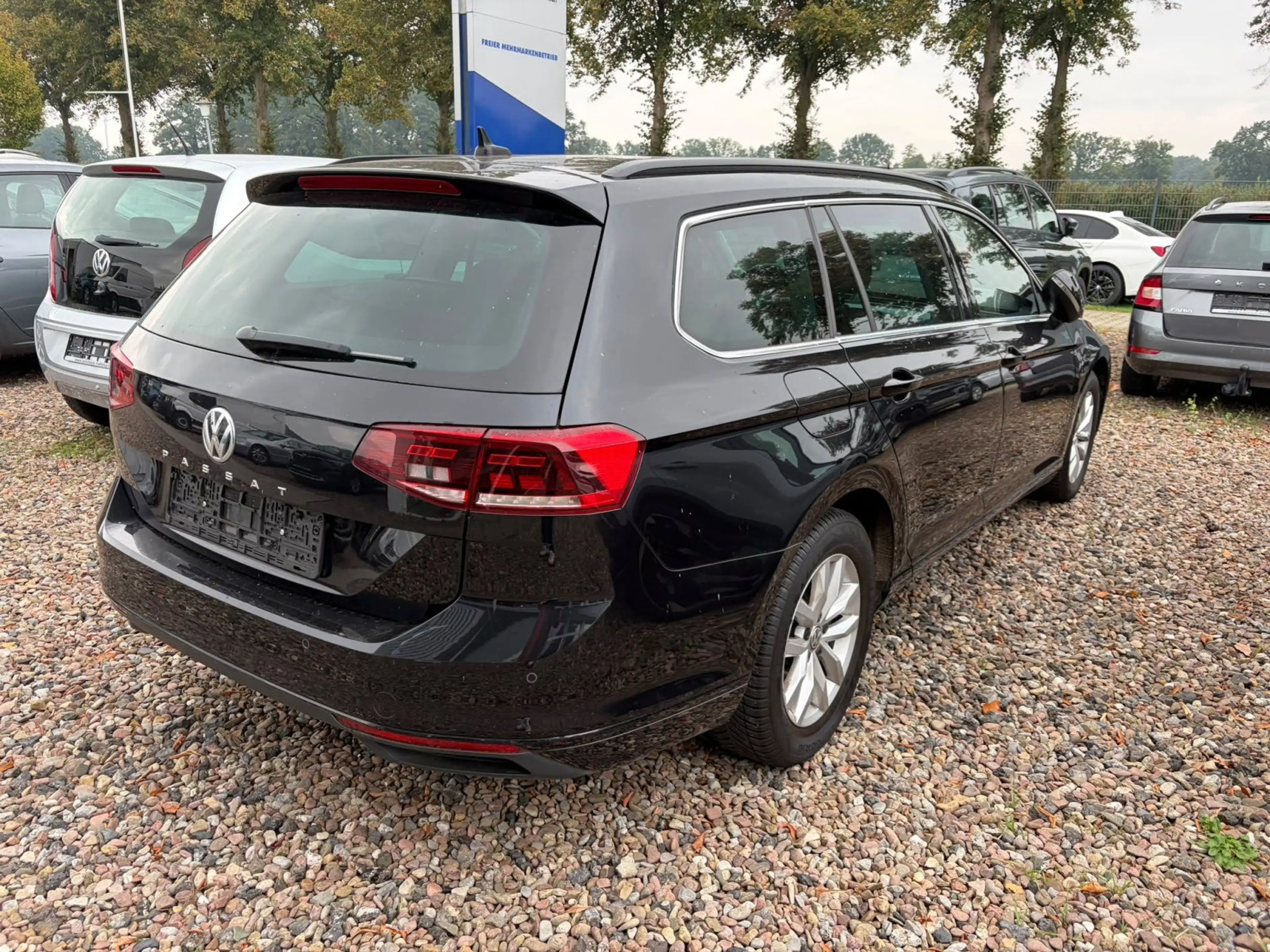 Volkswagen Passat Variant Passat Var. 1.5TSI DSG  Business AHK*LED*ACC — photo 3