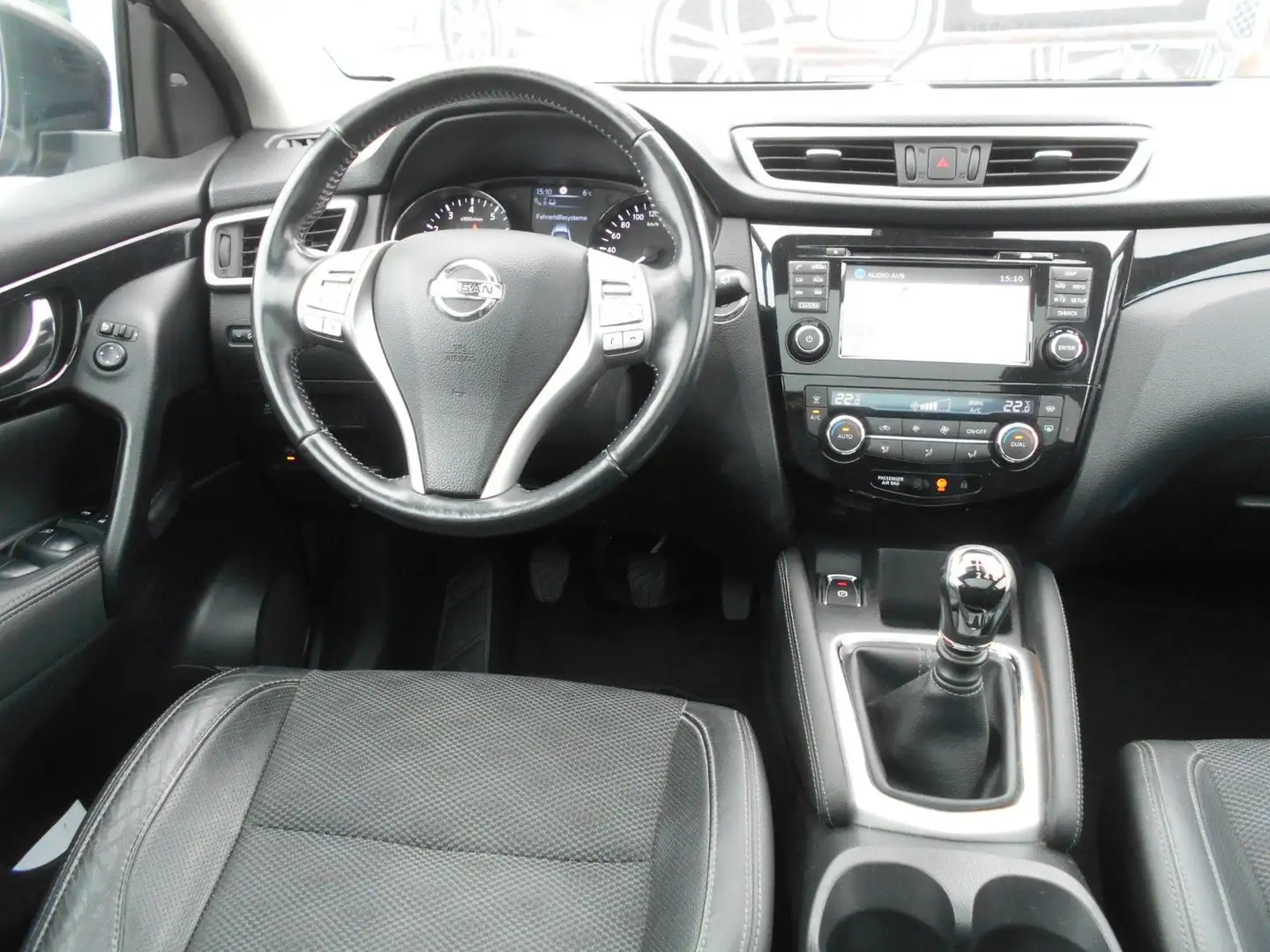 Nissan Qashqai 1.2 Tekna NAVI/LEDER/KAMERA/LEDER Schwarz - 2