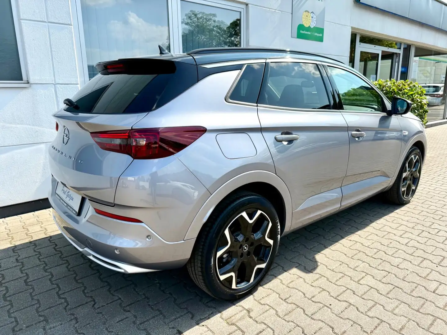 Opel Grandland X Grandland Ultimate 1,2 Automatik Grau - 2