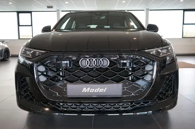 Audi Q8 view 3