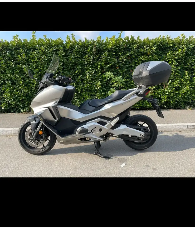 Honda Forza 750