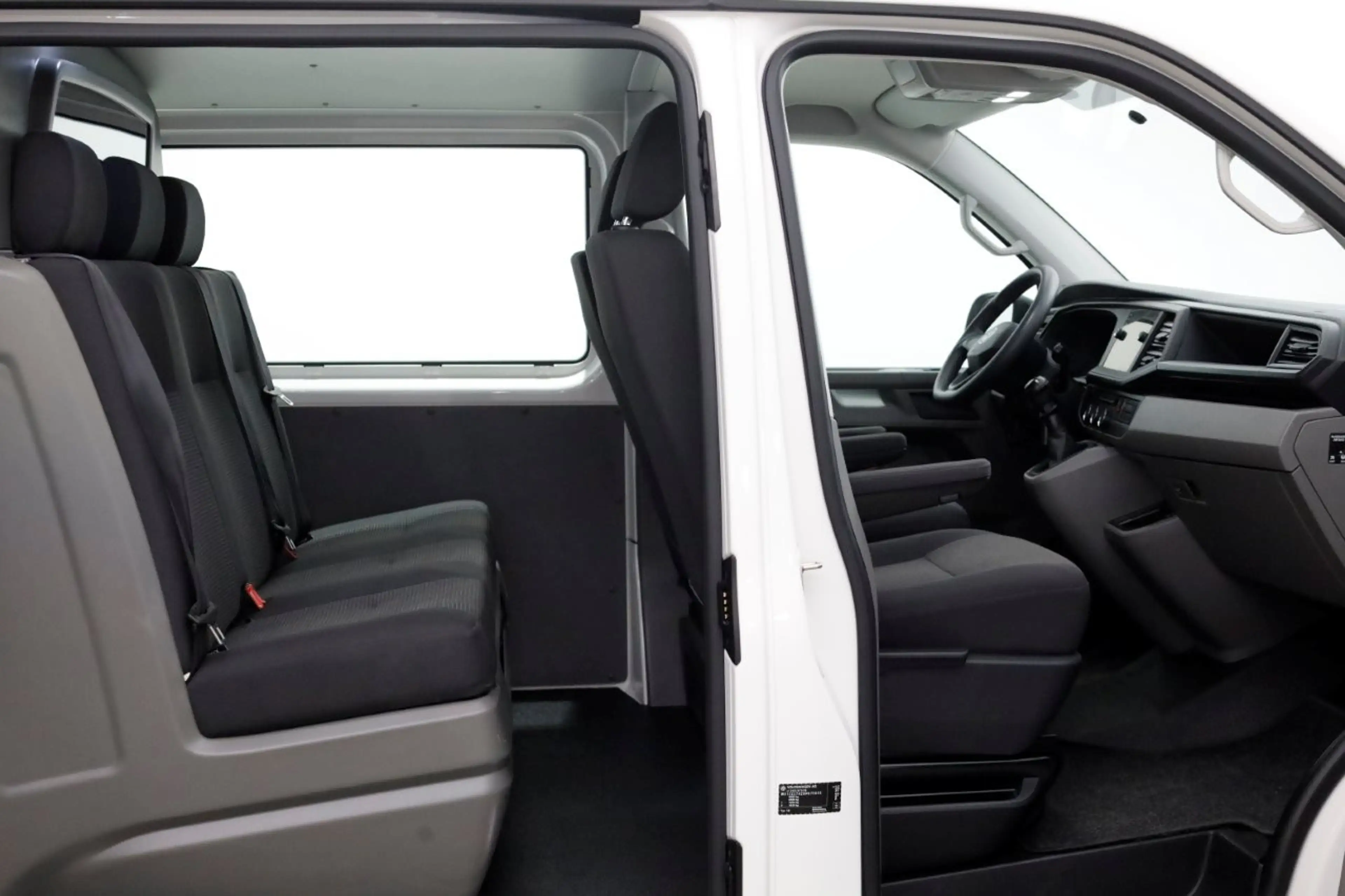 Volkswagen T6.1 Transporter 2.0 TDI Lang D.C. Airco/Navi/Stoelverwarming 06-20 — photo 3