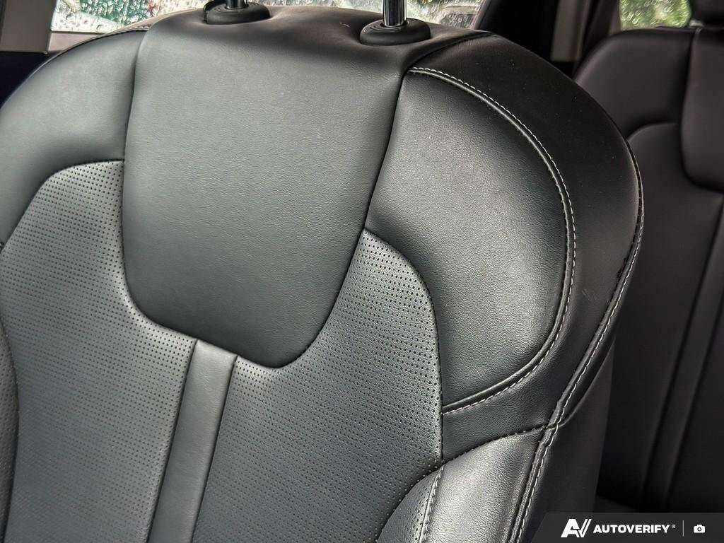 used 2025 Kia Sorento car, priced at $34,648