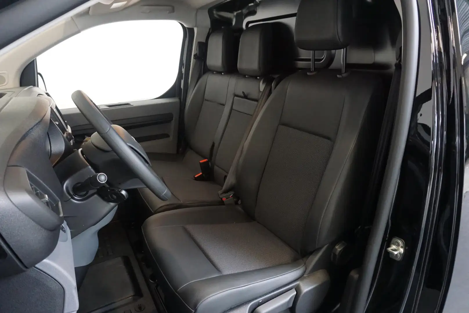 Opel Vivaro-e 75kWh L2H1 Innovation Cruise Control Airco Navi Ca Negru - 2
