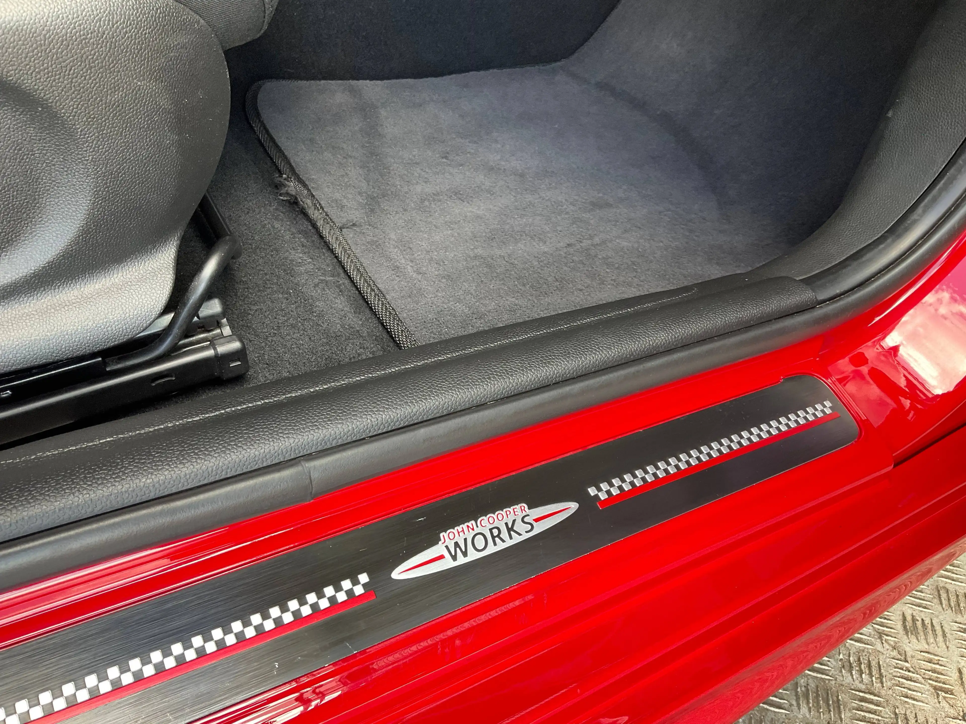 MINI Cooper S 7-G Automatik JCW Works Paket+Sitze LM 18" autom. Parkassistent Max Ausstattung 5-trg — photo 23