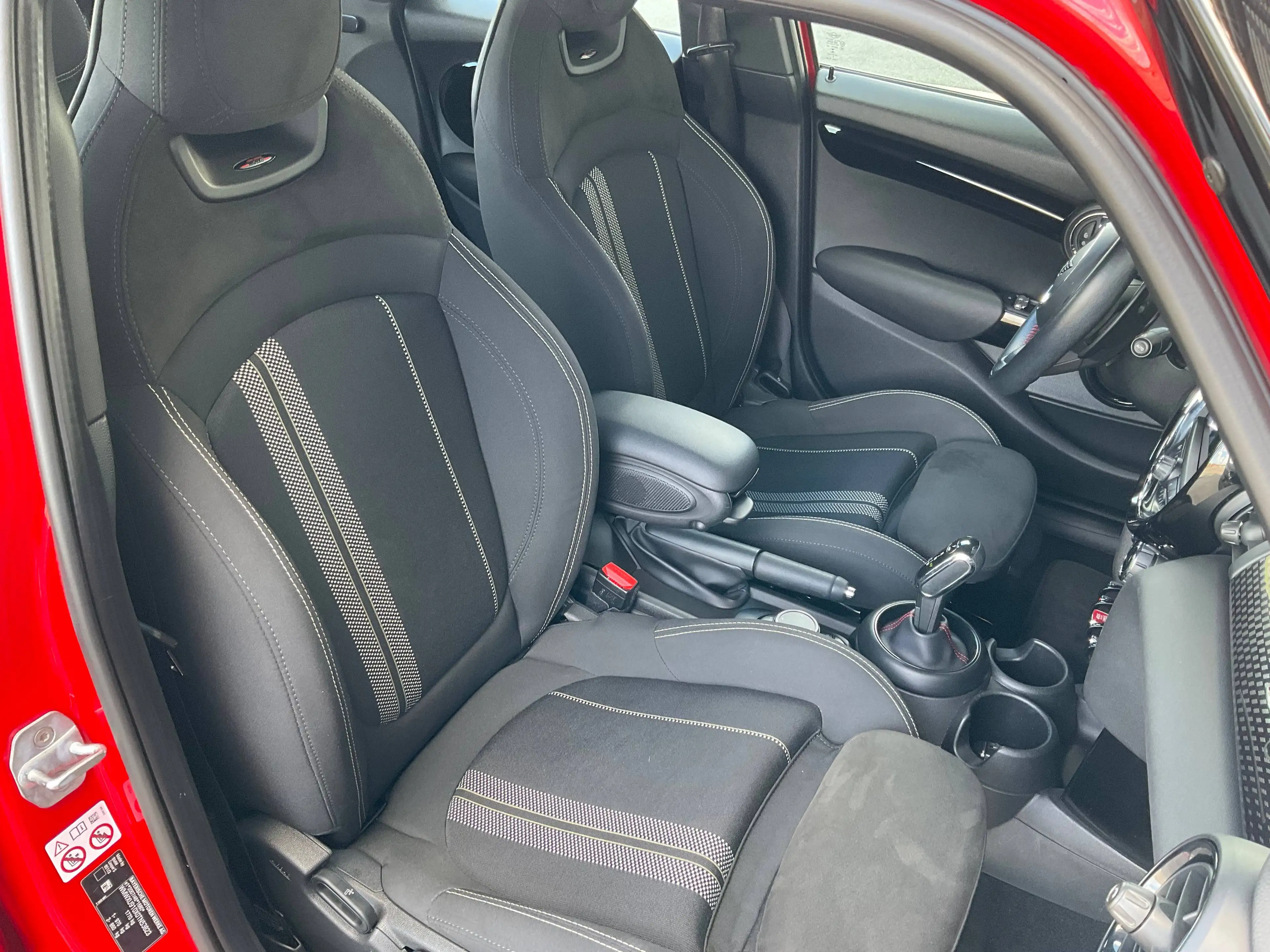 MINI Cooper S 7-G Automatik JCW Works Paket+Sitze LM 18" autom. Parkassistent Max Ausstattung 5-trg — photo 24