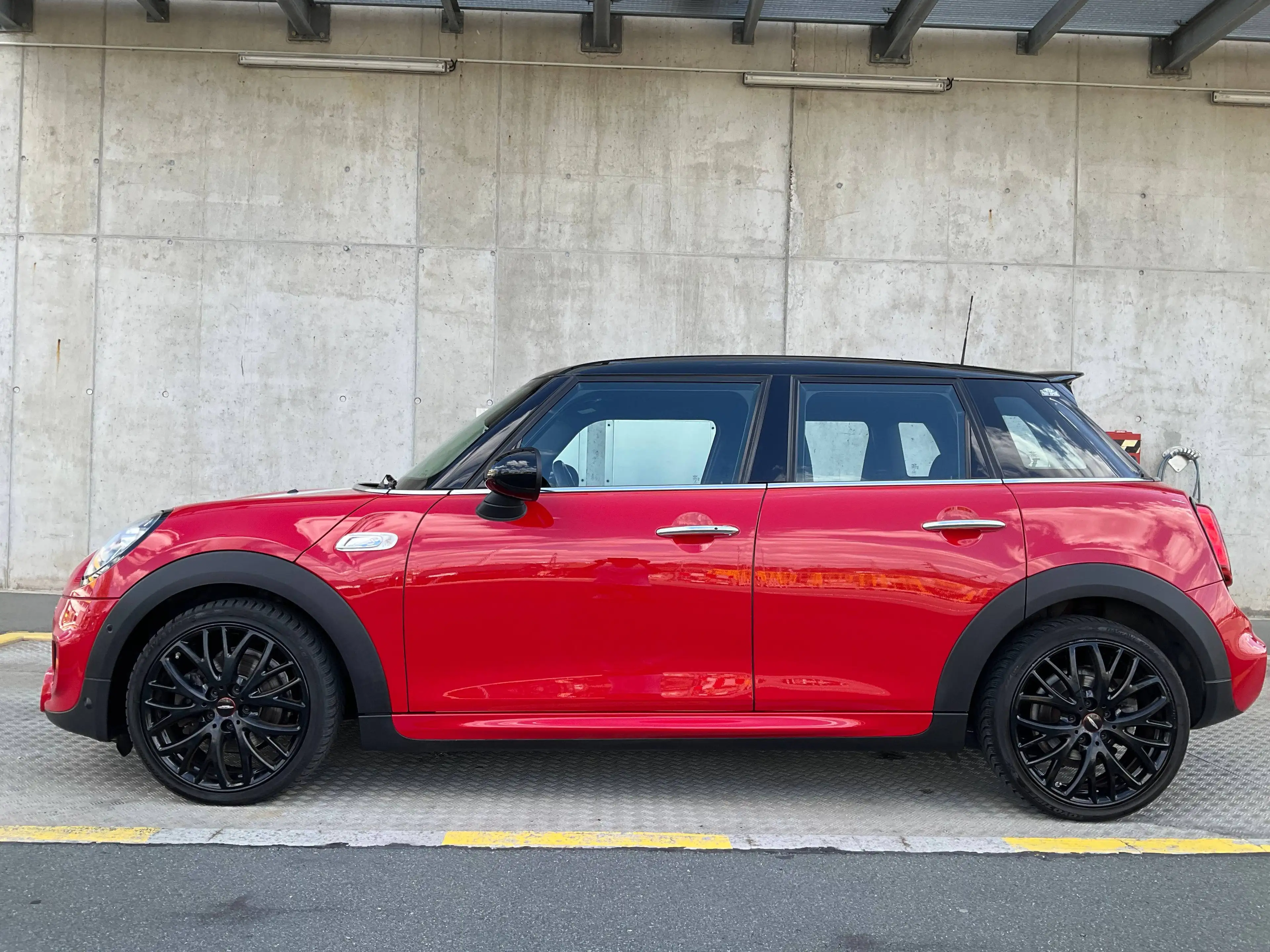 MINI Cooper S 7-G Automatik JCW Works Paket+Sitze LM 18" autom. Parkassistent Max Ausstattung 5-trg — photo 9