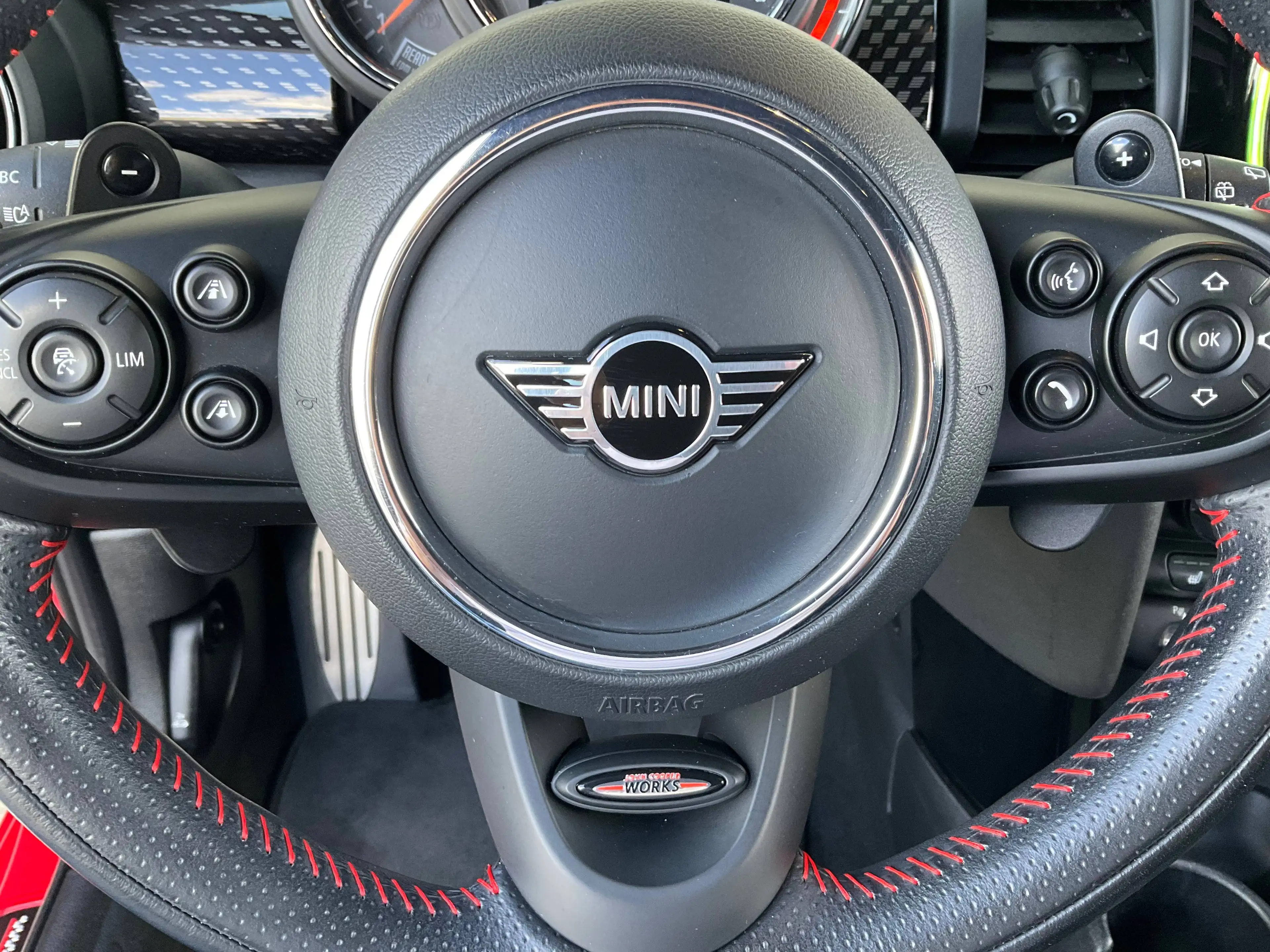 MINI Cooper S 7-G Automatik JCW Works Paket+Sitze LM 18" autom. Parkassistent Max Ausstattung 5-trg — photo 31