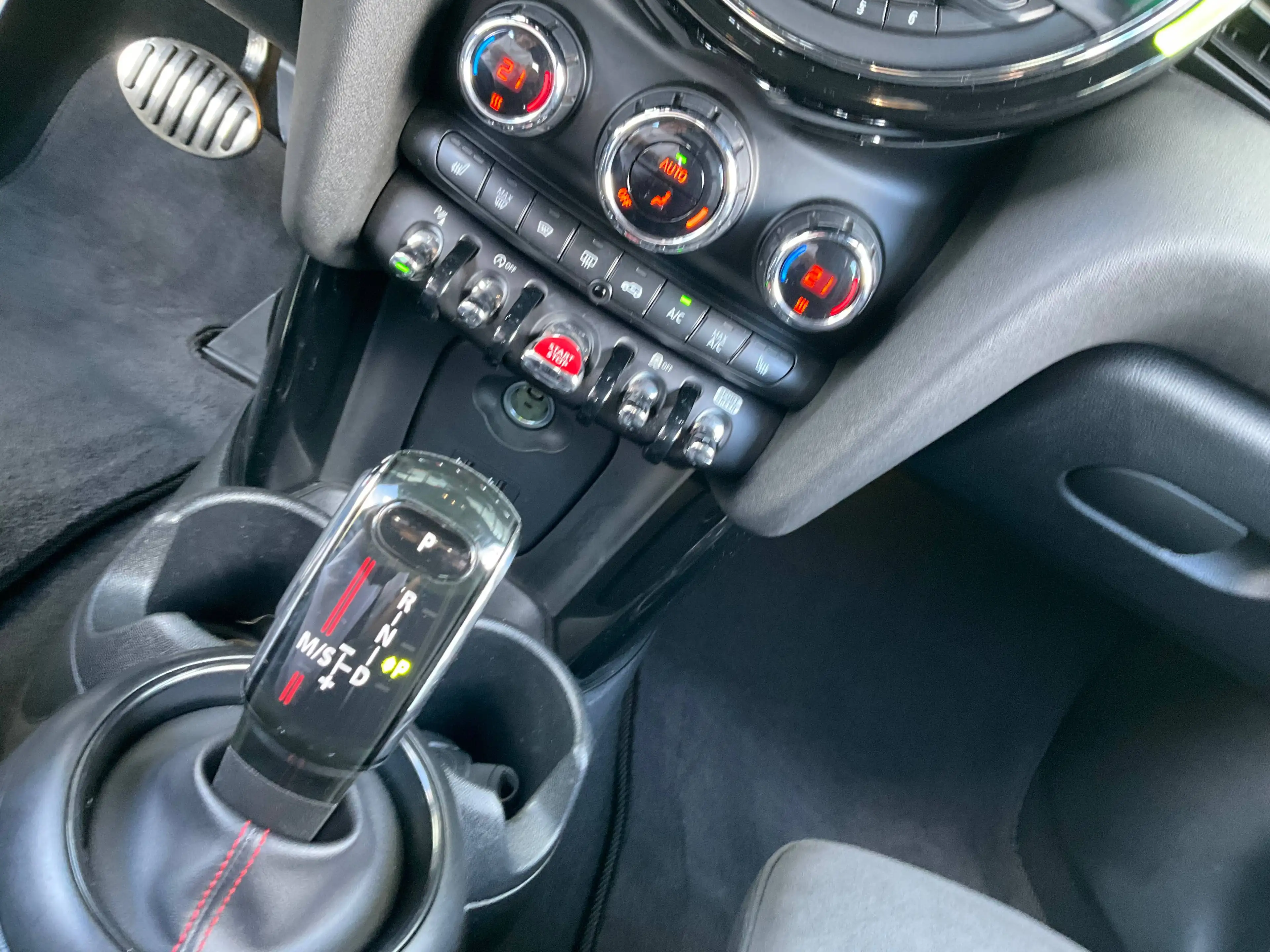 MINI Cooper S 7-G Automatik JCW Works Paket+Sitze LM 18" autom. Parkassistent Max Ausstattung 5-trg — photo 30