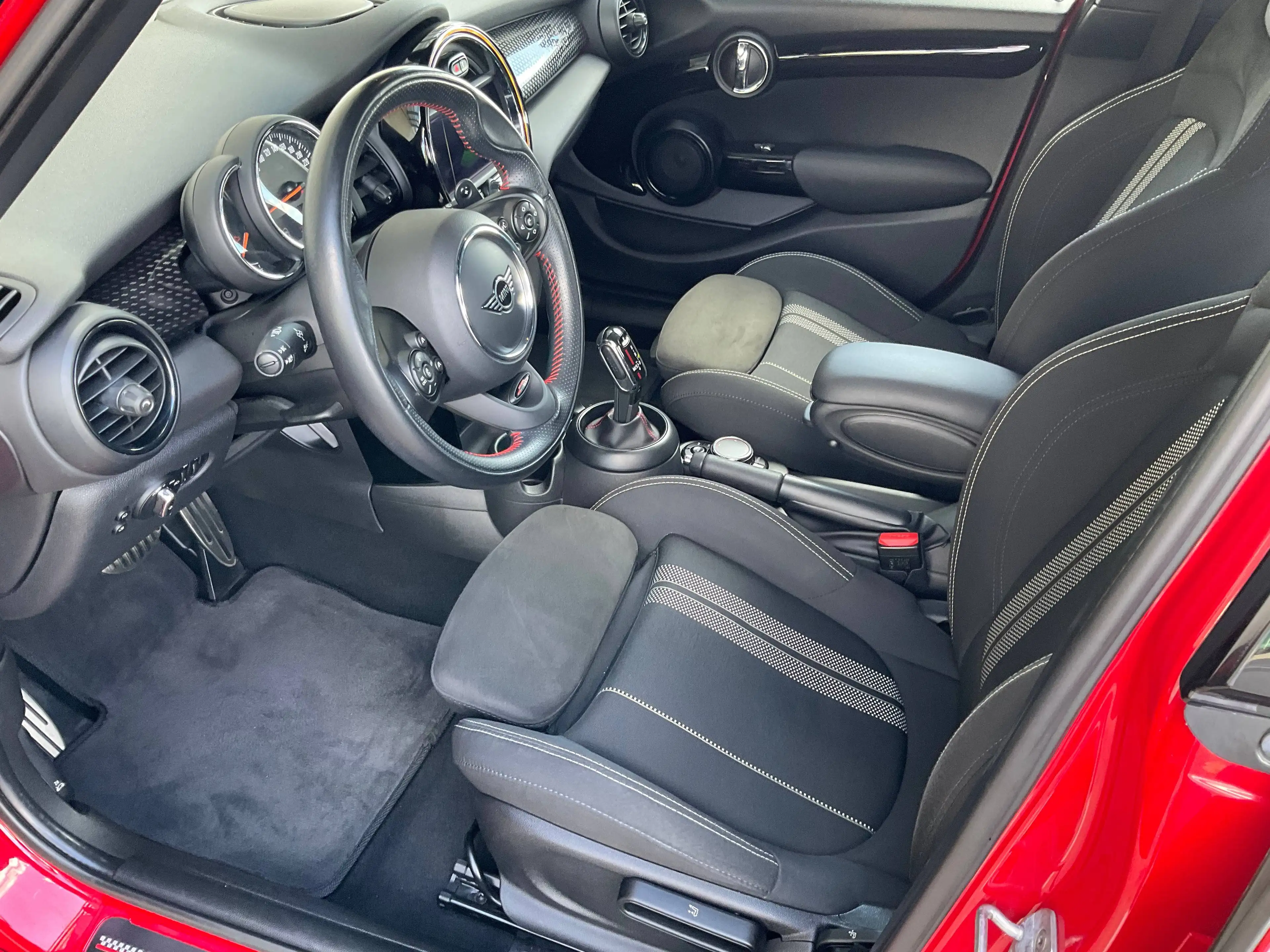 MINI Cooper S 7-G Automatik JCW Works Paket+Sitze LM 18" autom. Parkassistent Max Ausstattung 5-trg — photo 15