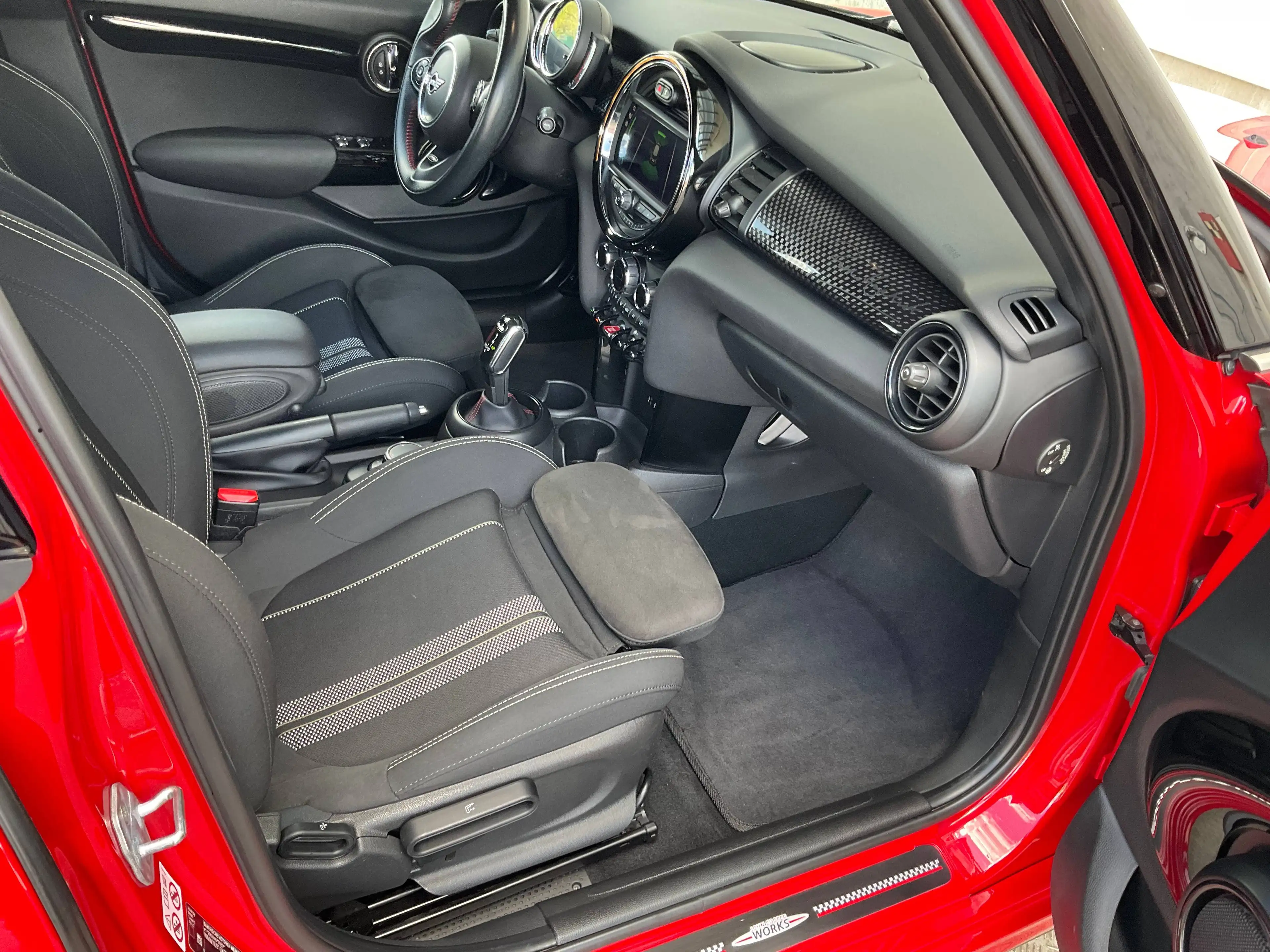 MINI Cooper S 7-G Automatik JCW Works Paket+Sitze LM 18" autom. Parkassistent Max Ausstattung 5-trg — photo 21