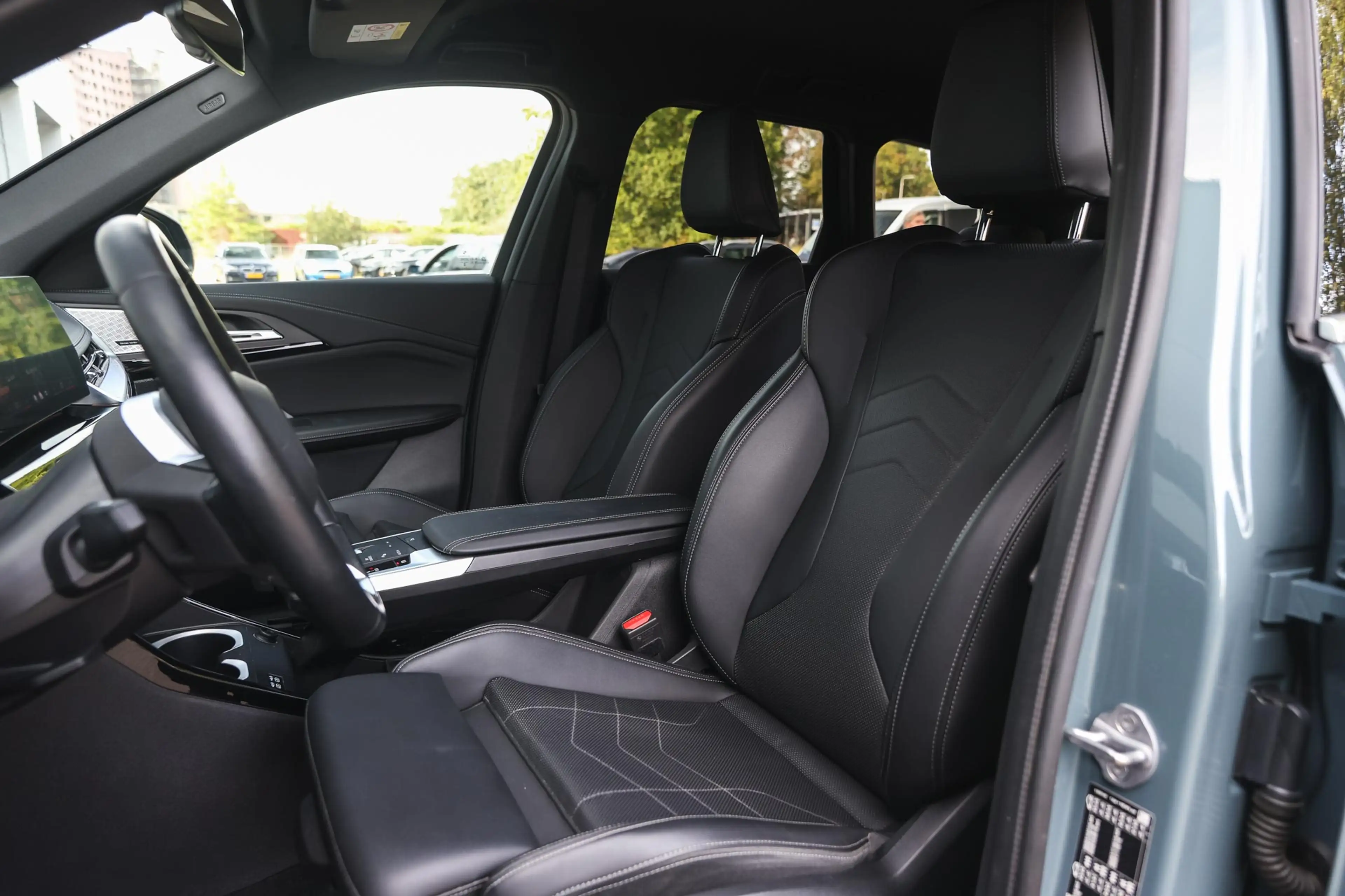 BMW iX1 eDrive20 xLine / Sportstoelen / Comfort Access / A — photo 9