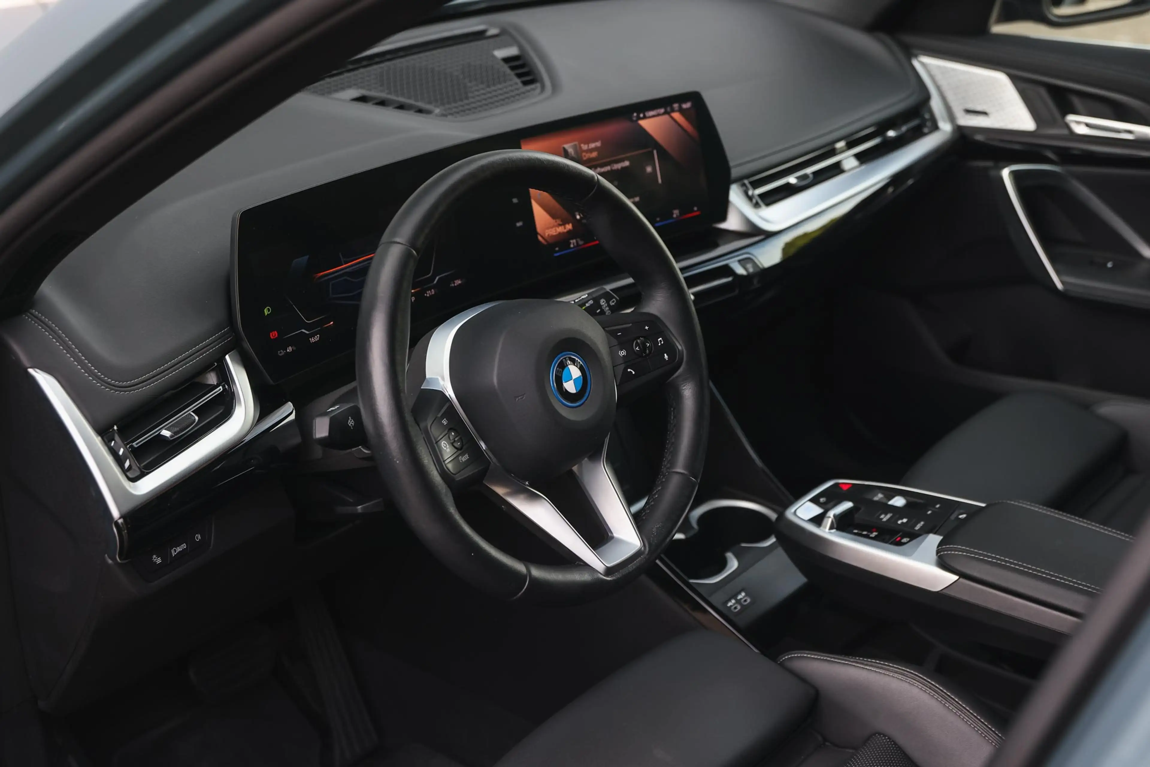 BMW iX1 eDrive20 xLine / Sportstoelen / Comfort Access / A — photo 11