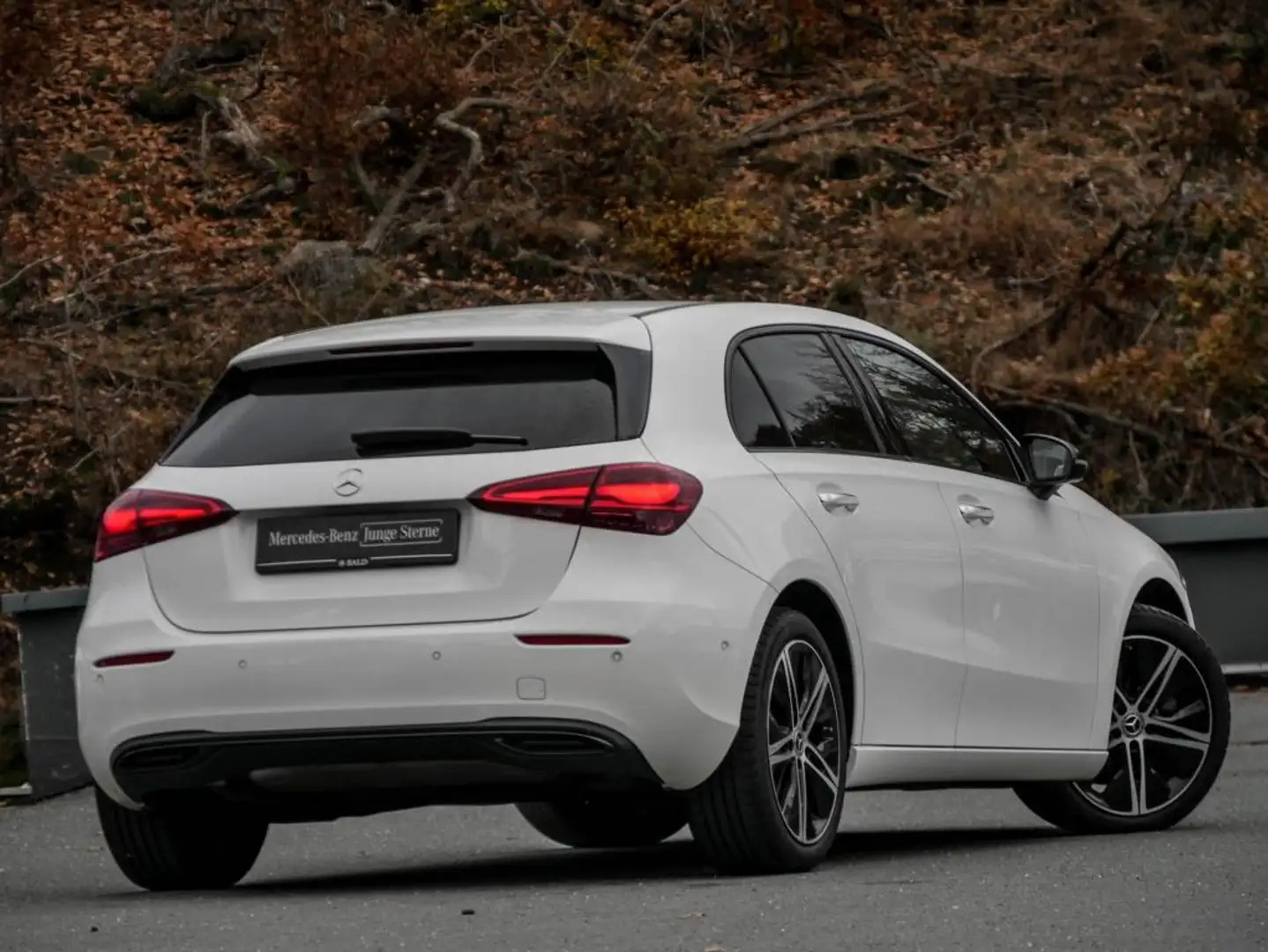 Mercedes-Benz A 180 Progressive/MBeam/Night/Kamera/Keyl/Shz/18 Weiß - 2