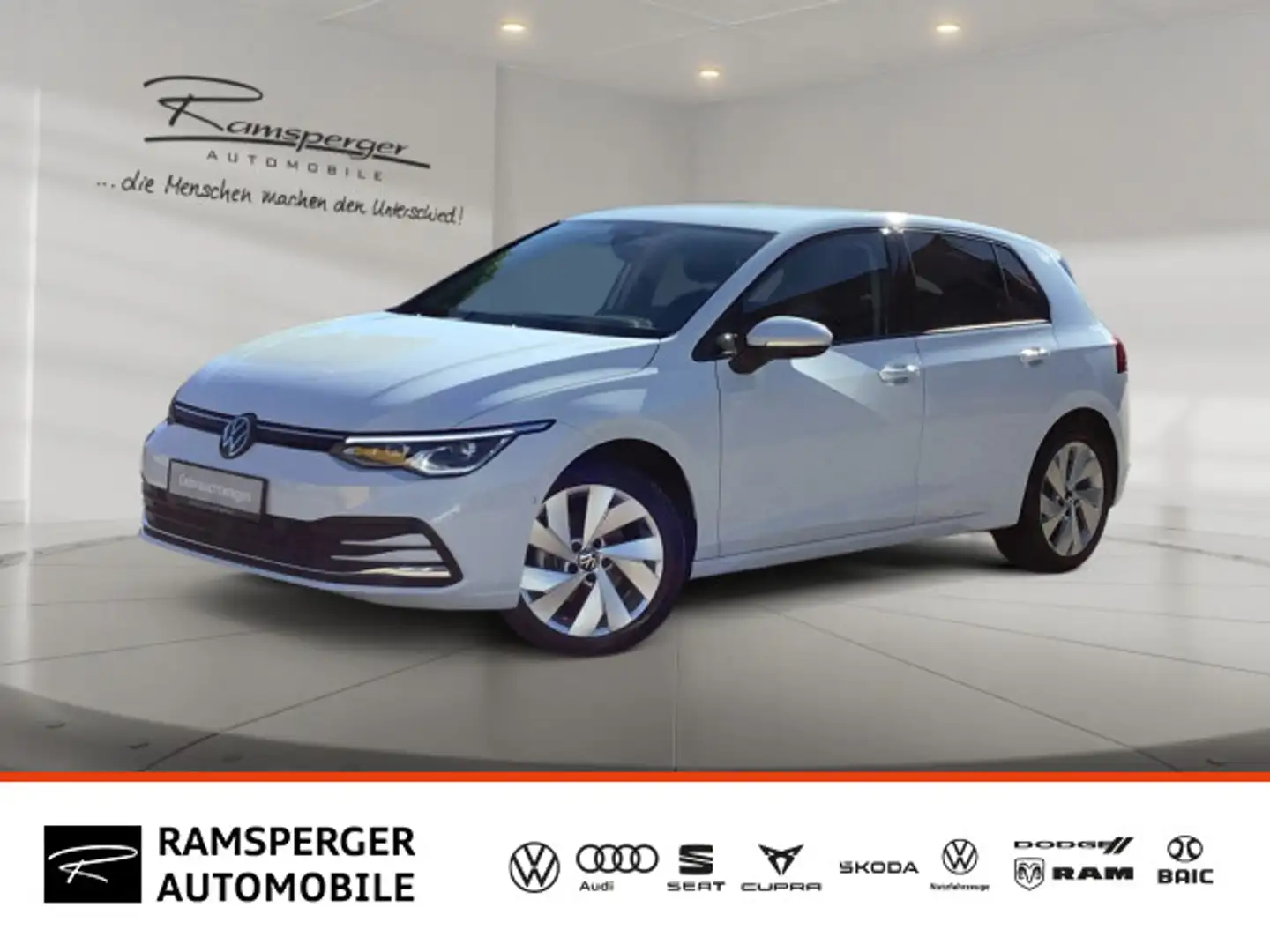 Volkswagen Golf VIII 1.5 TSI Active ACC LED Navi Side Kamer Weiß - 1