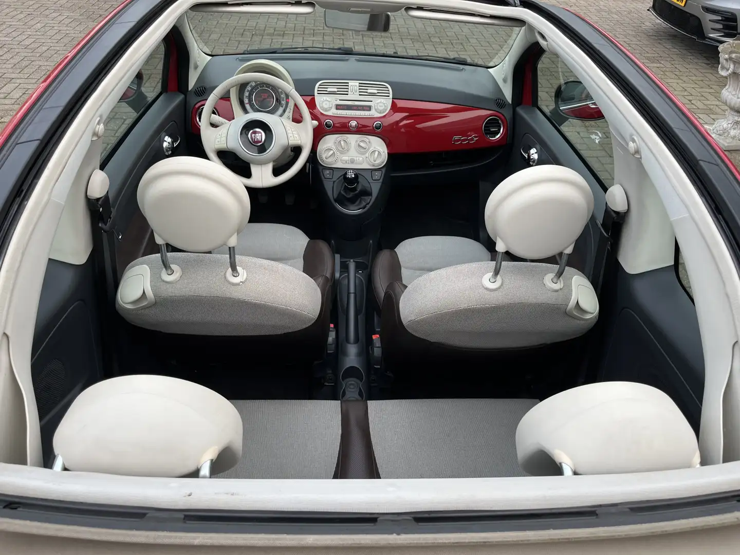 Fiat 500C 0.9 TwinAir Lounge 50% deal 2.975,- ACTIE Half Led Rood - 2