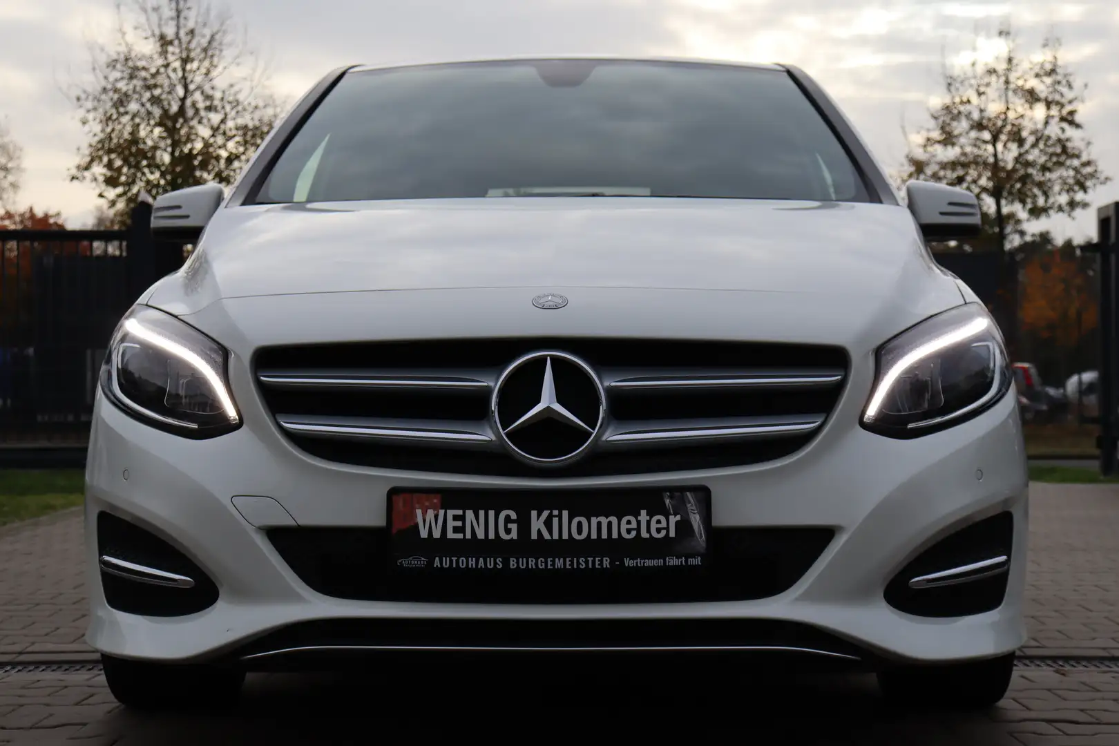 Mercedes-Benz B 180 *2-Hand*Teilleder*LED*PDC*Temp*SHZ*Historie* Weiß - 2