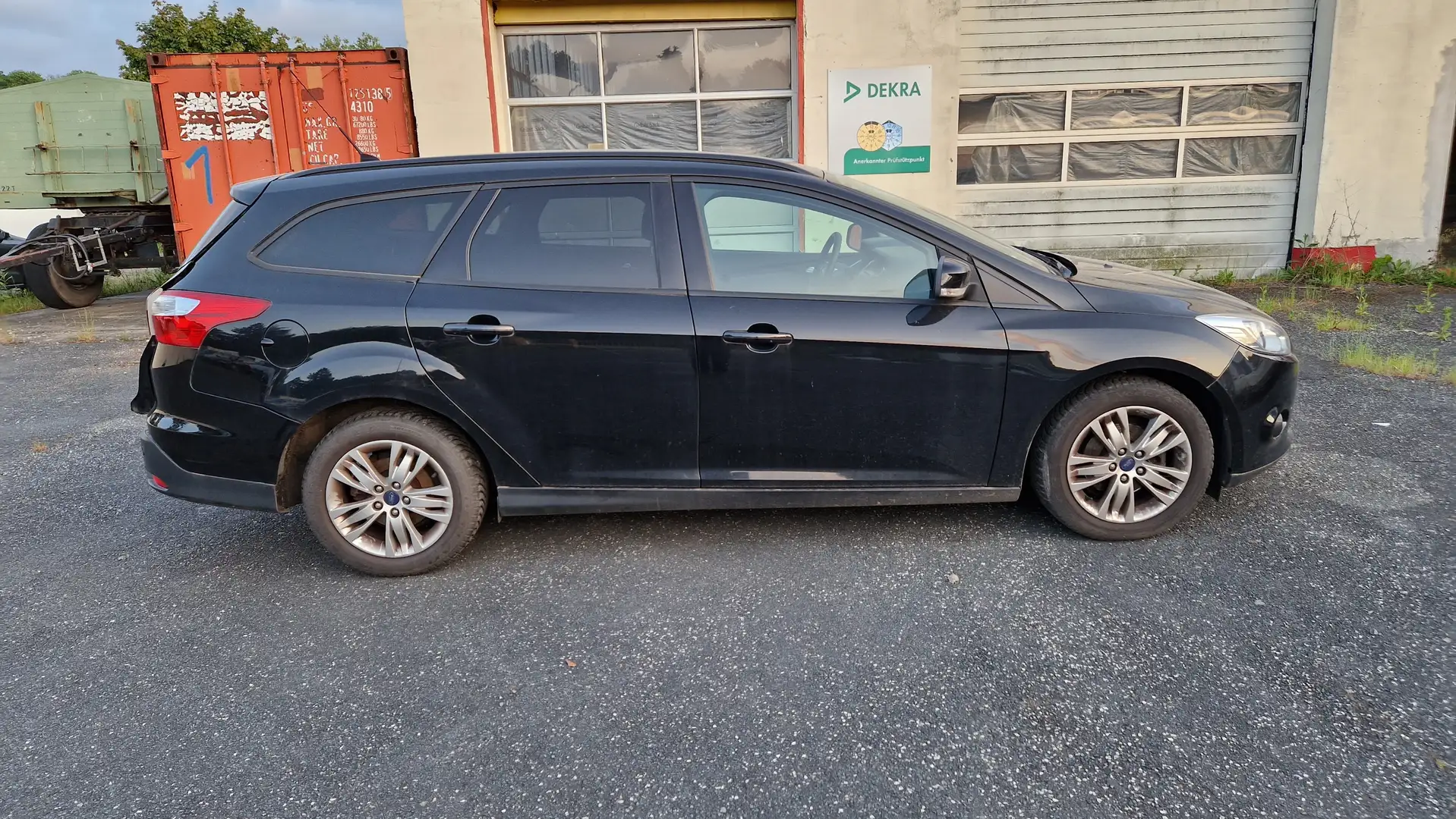 Ford Focus Turnier Trend Schwarz - 2