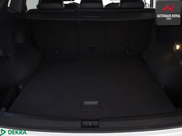 Volkswagen Tiguan Allspace view 13