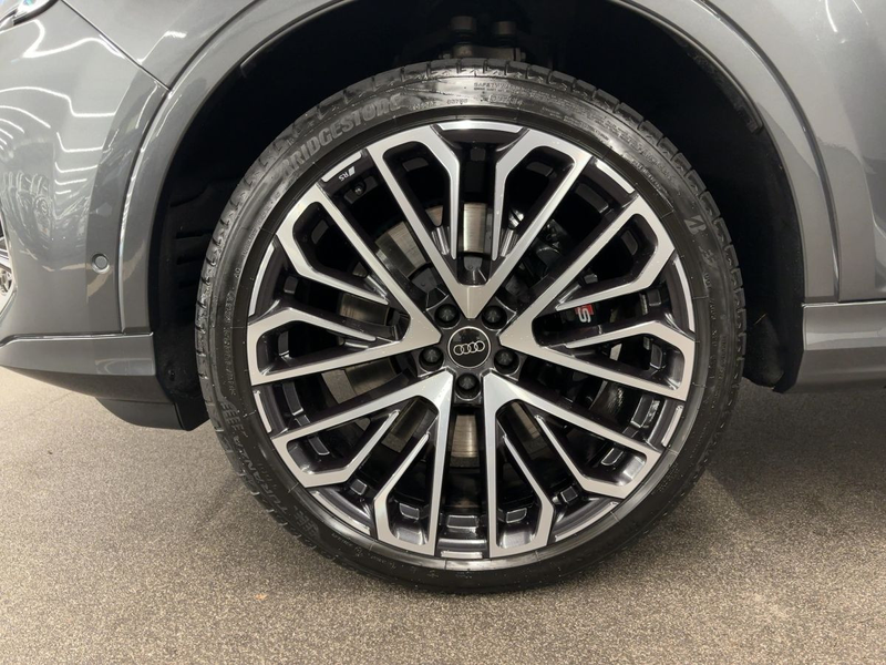 Audi SQ7 tiptr. MATRIX 7.SITZER STDHZG 360°K HUD — photo 15