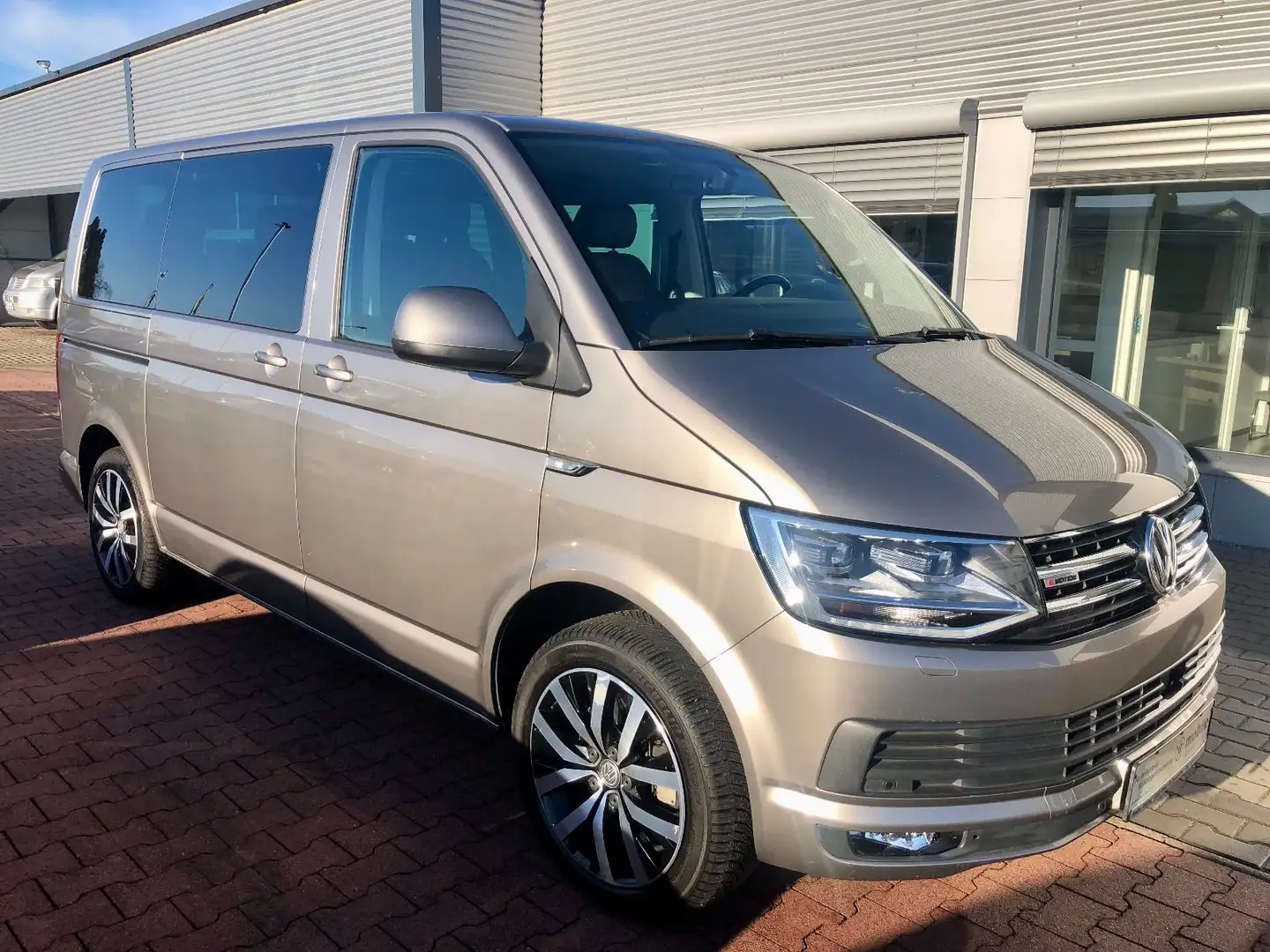 Volkswagen T6 Multivan Comfortline/4 Motion/ACC/LED/Leder Beige - 1