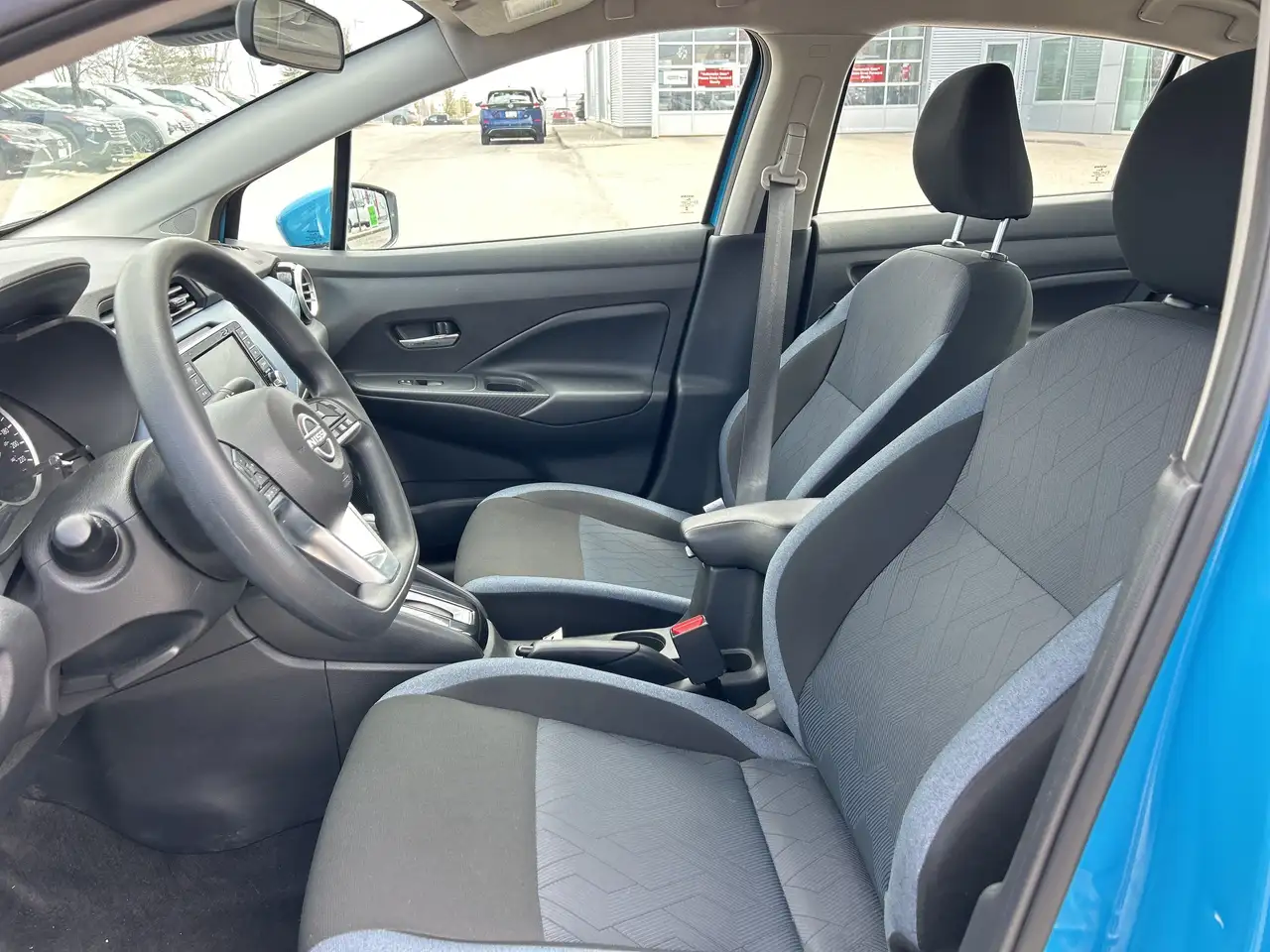 Nissan Versa снимка Nissan Versa