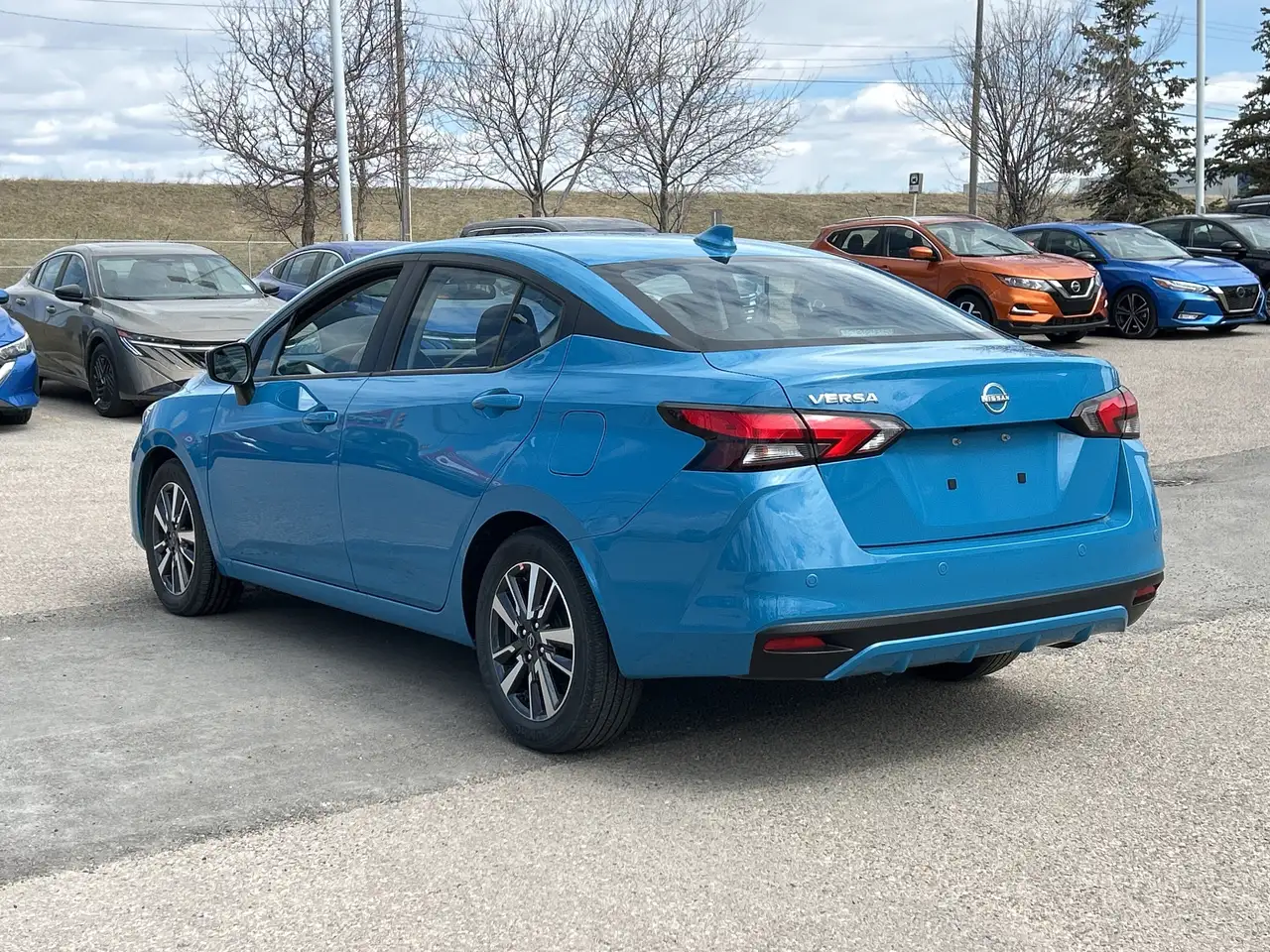 Nissan Versa снимка Nissan Versa