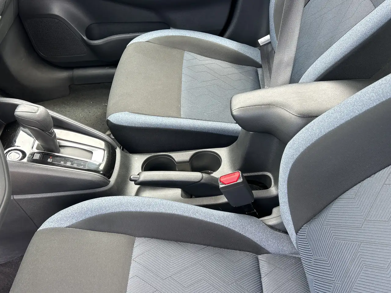 Nissan Versa снимка Nissan Versa