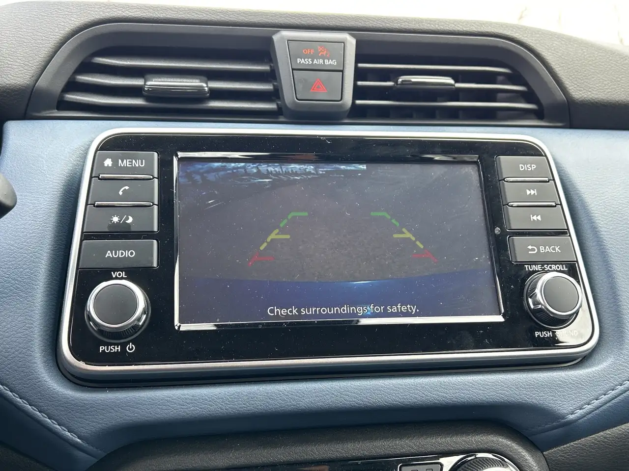 Nissan Versa снимка Nissan Versa