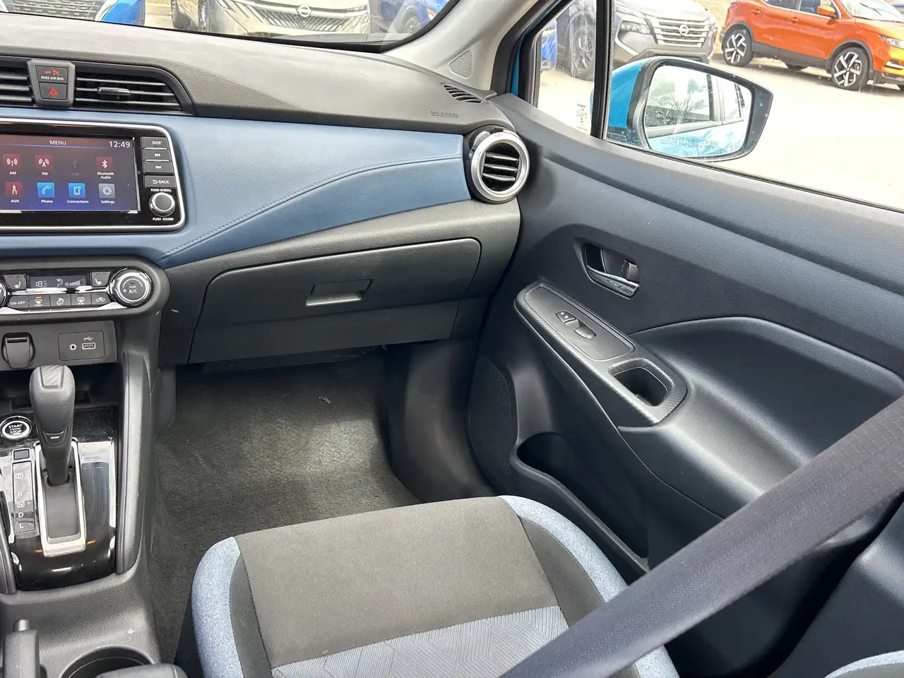 Nissan Versa снимка Nissan Versa