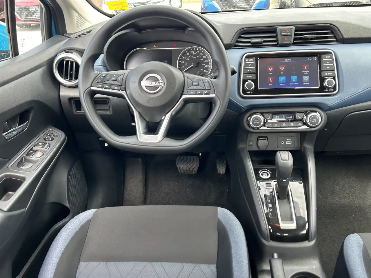 Nissan Versa снимка Nissan Versa