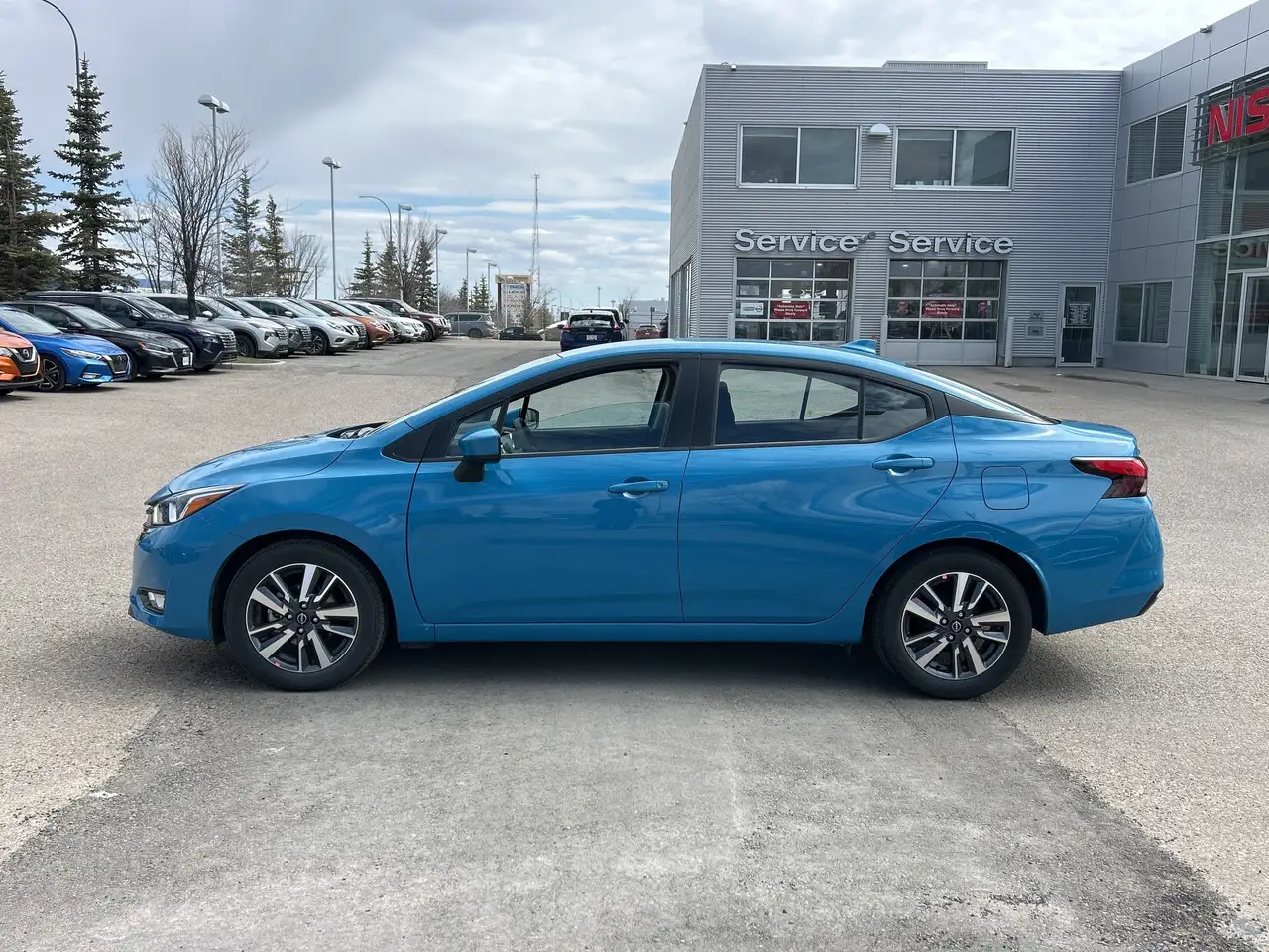 Nissan Versa снимка Nissan Versa