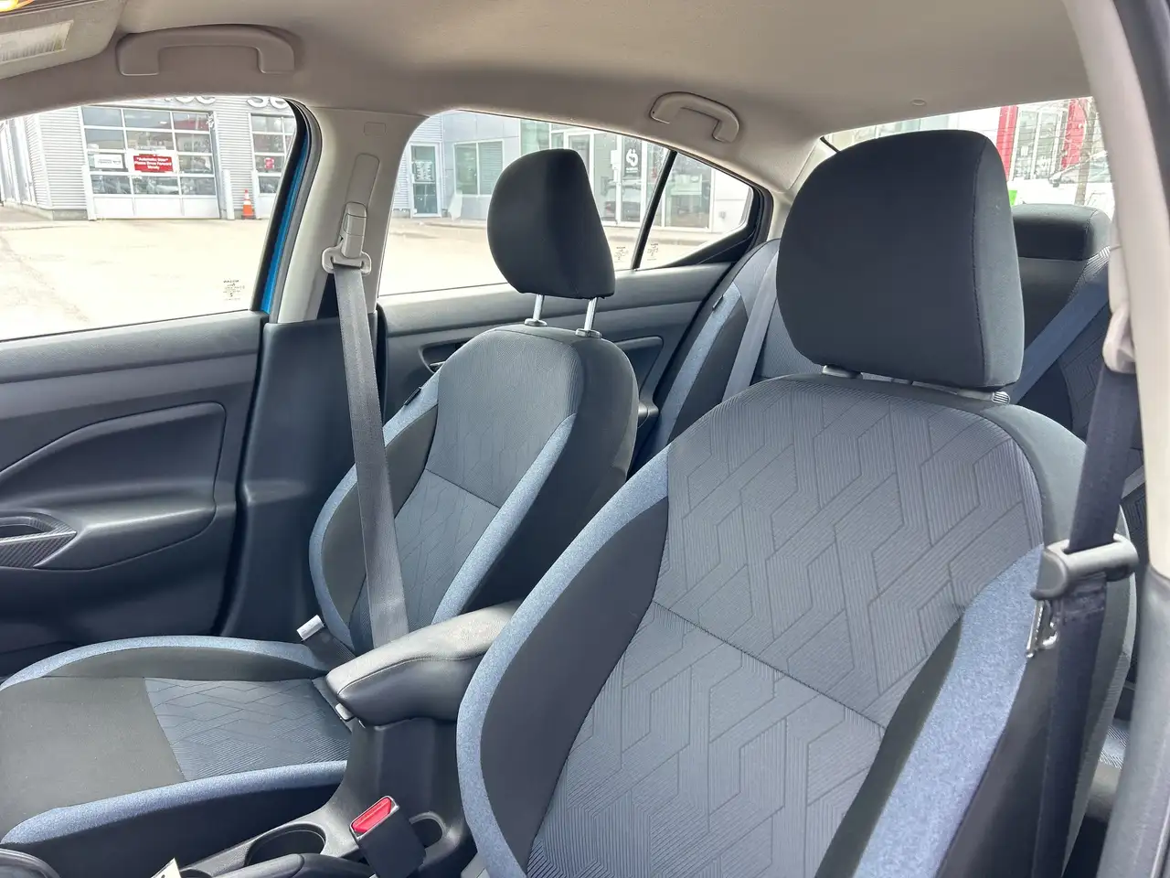 Nissan Versa снимка Nissan Versa