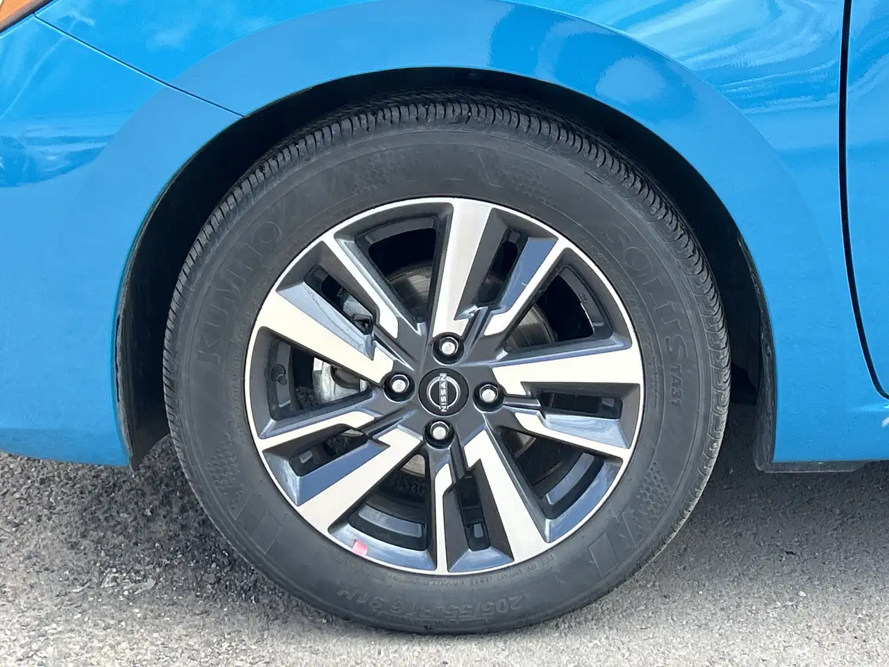 Nissan Versa снимка Nissan Versa