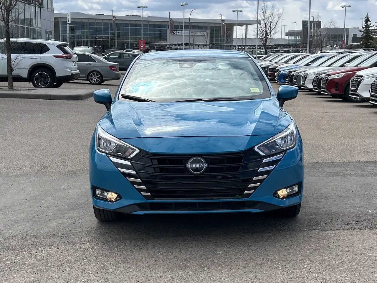 Nissan Versa снимка Nissan Versa