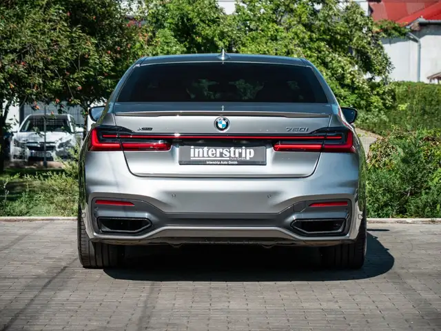 BMW 7 Series view 5