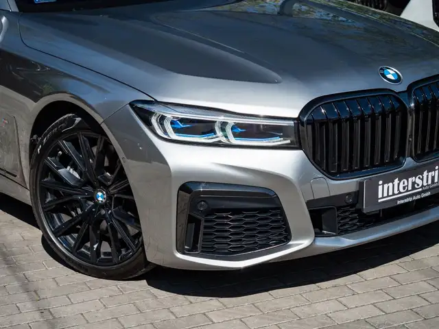 BMW 7 Series view 7