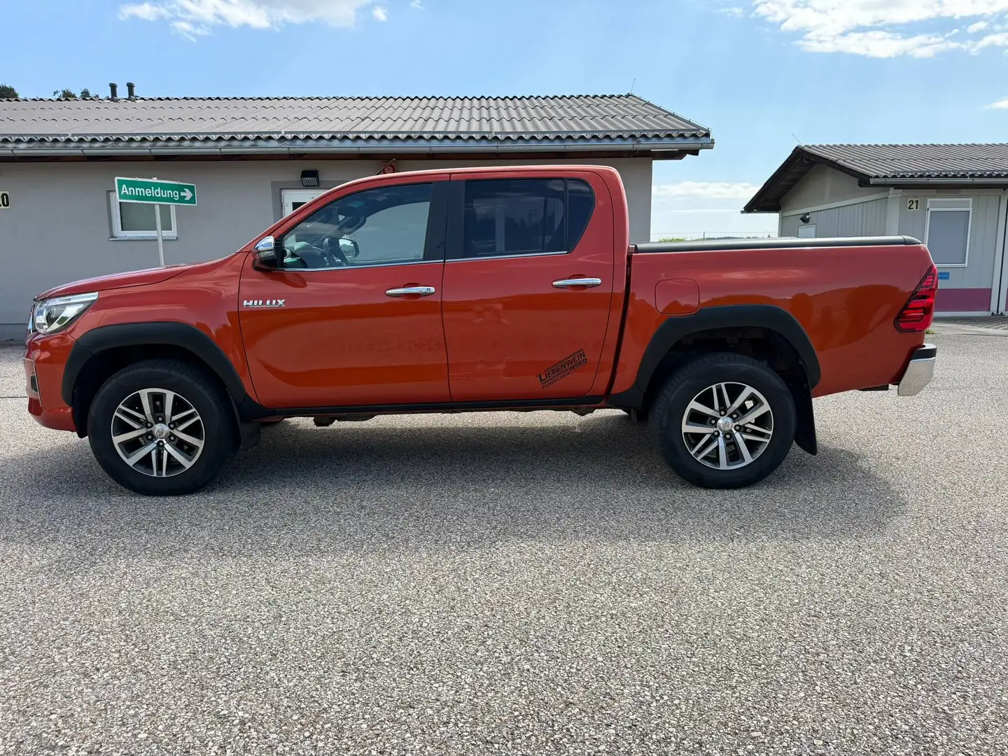 Toyota Hilux Hilux DK Legend 50 4x4 2,4 D-4D Aut. Legend 50 Orange - 2
