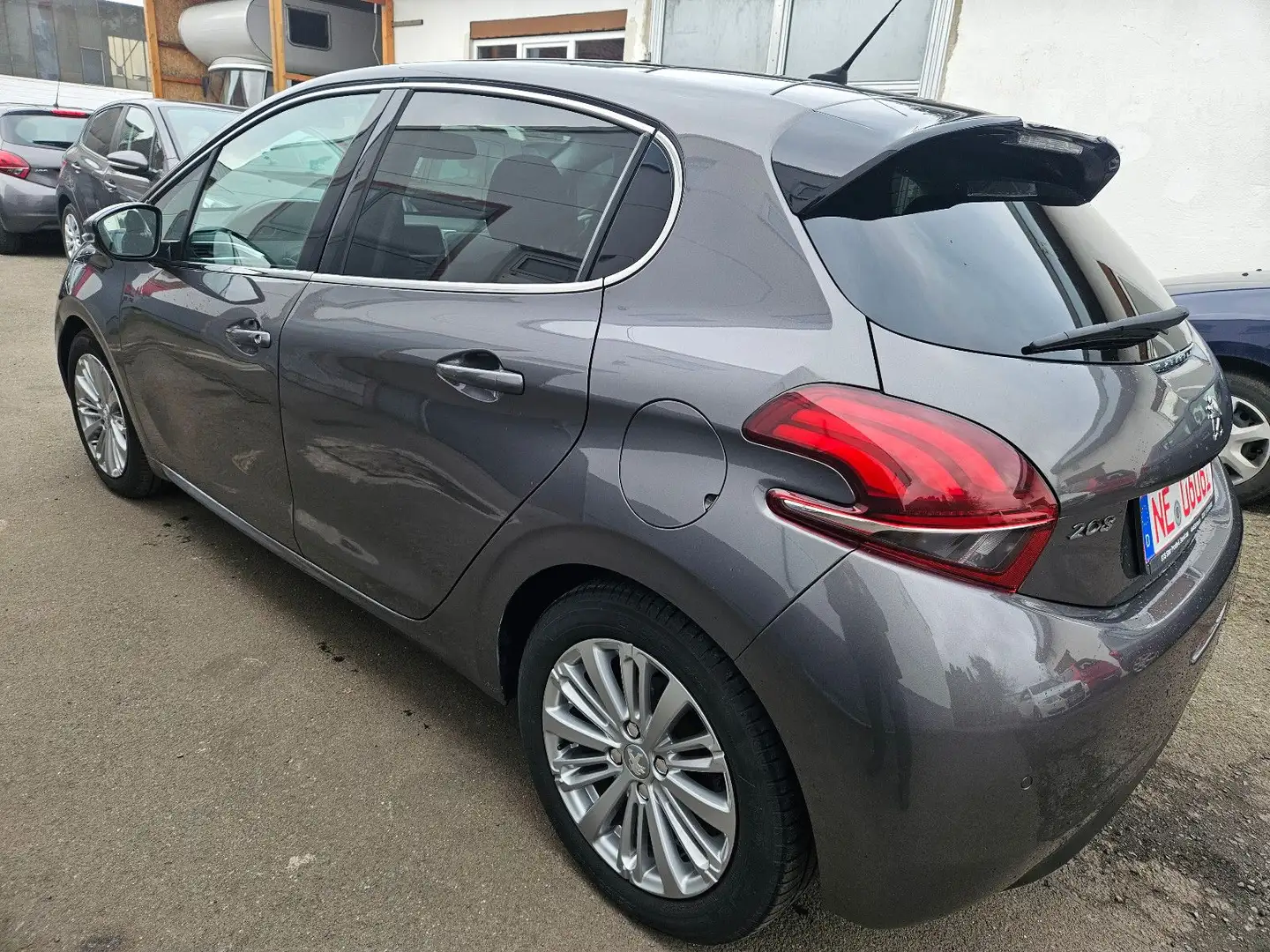 Peugeot 208 1.5 HDI Velvet 100 Grau - 2