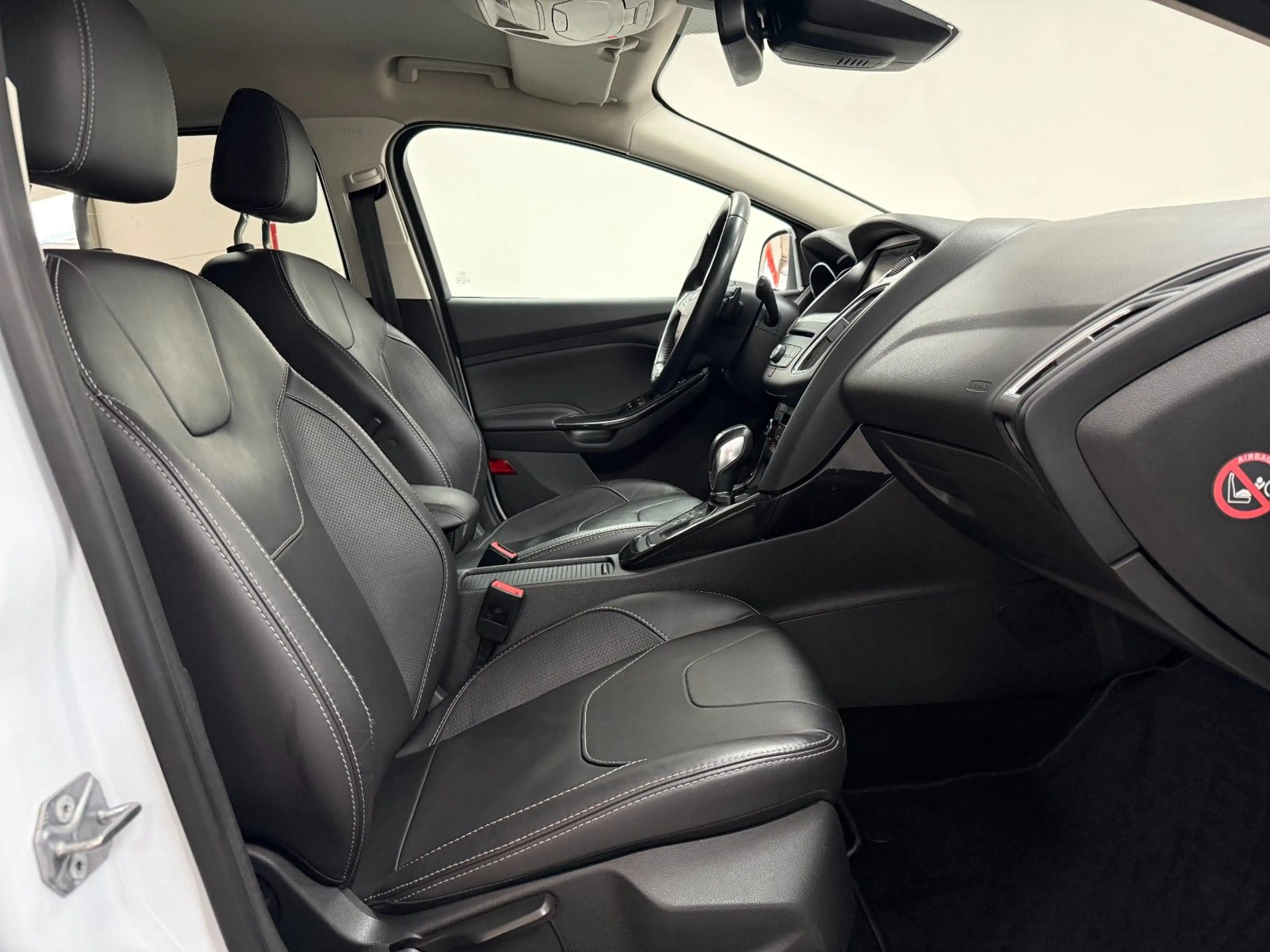 Ford Focus Turnier Titanium/NAVI/KAM/AHK/SHZ/LEDER — photo 11