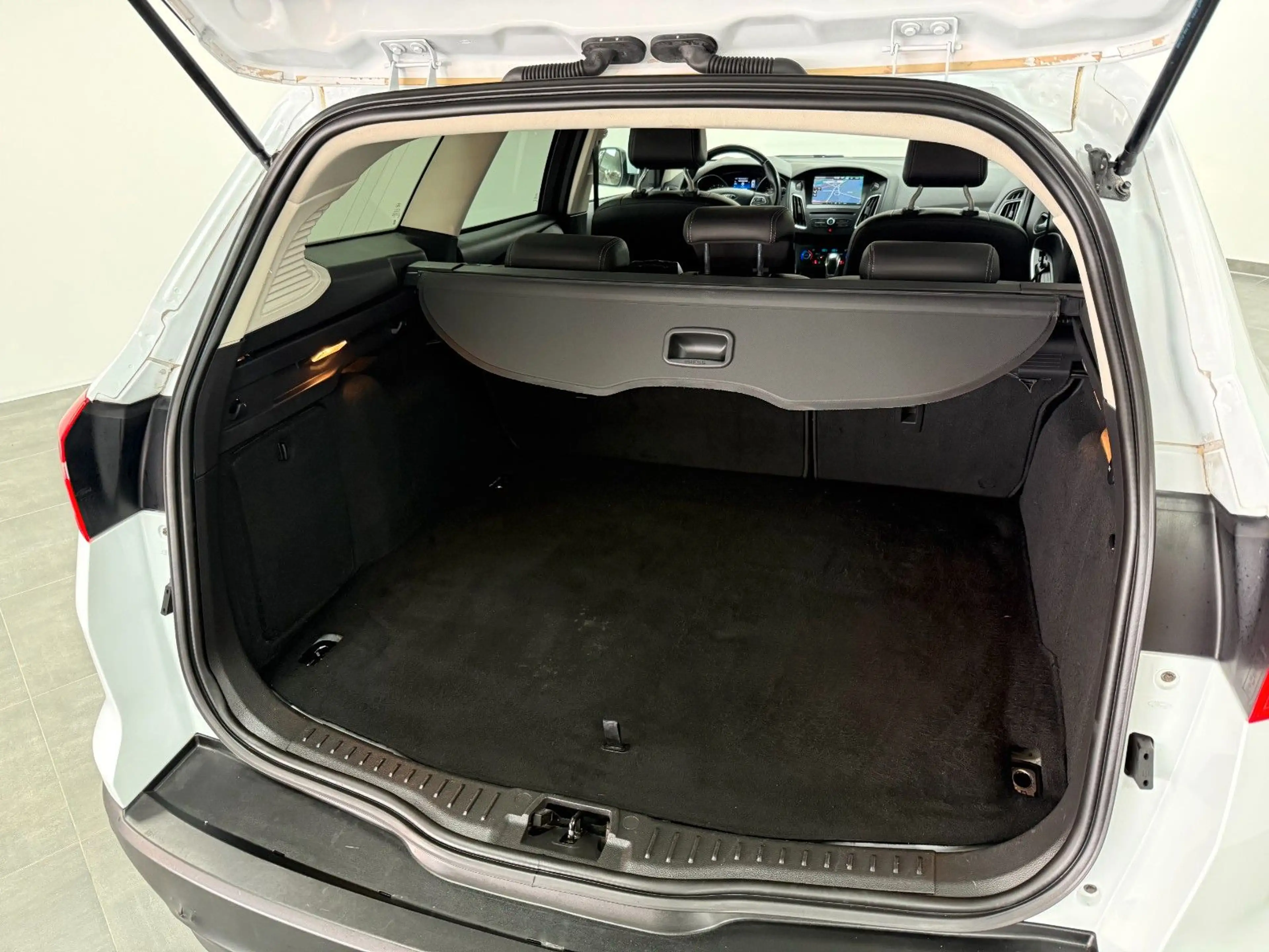 Ford Focus Turnier Titanium/NAVI/KAM/AHK/SHZ/LEDER — photo 13
