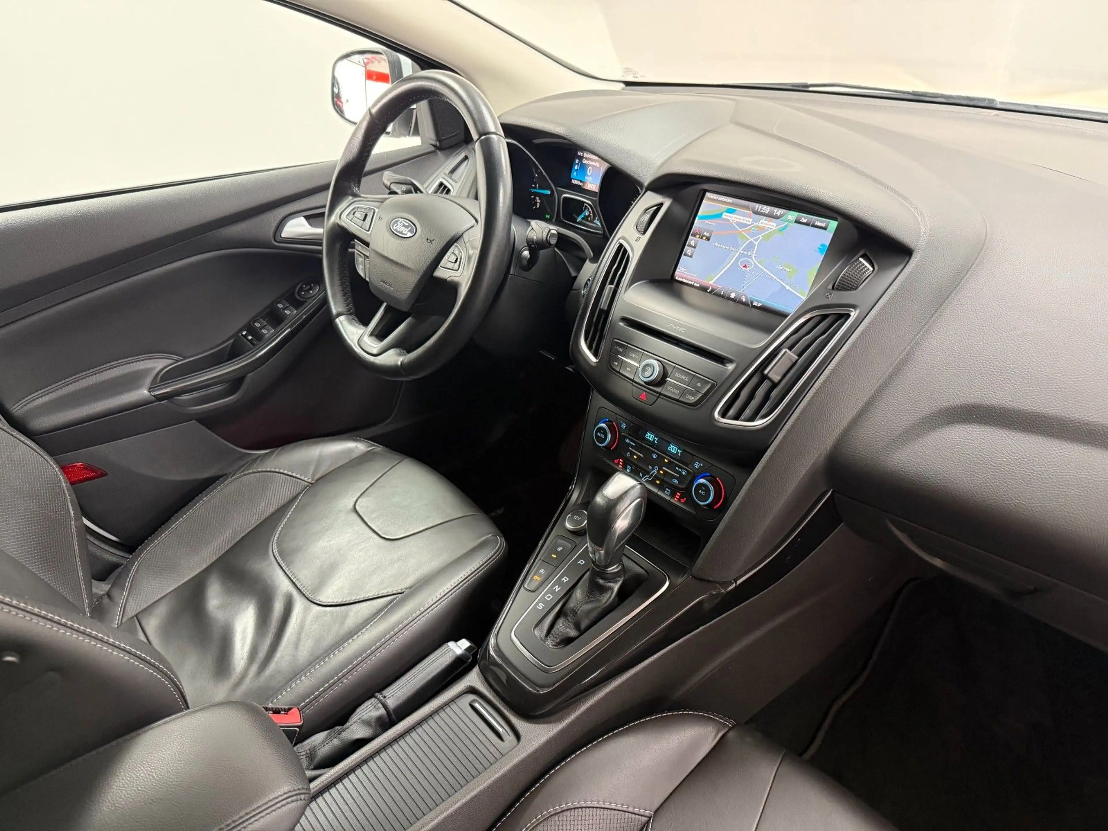 Ford Focus Turnier Titanium/NAVI/KAM/AHK/SHZ/LEDER — photo 10