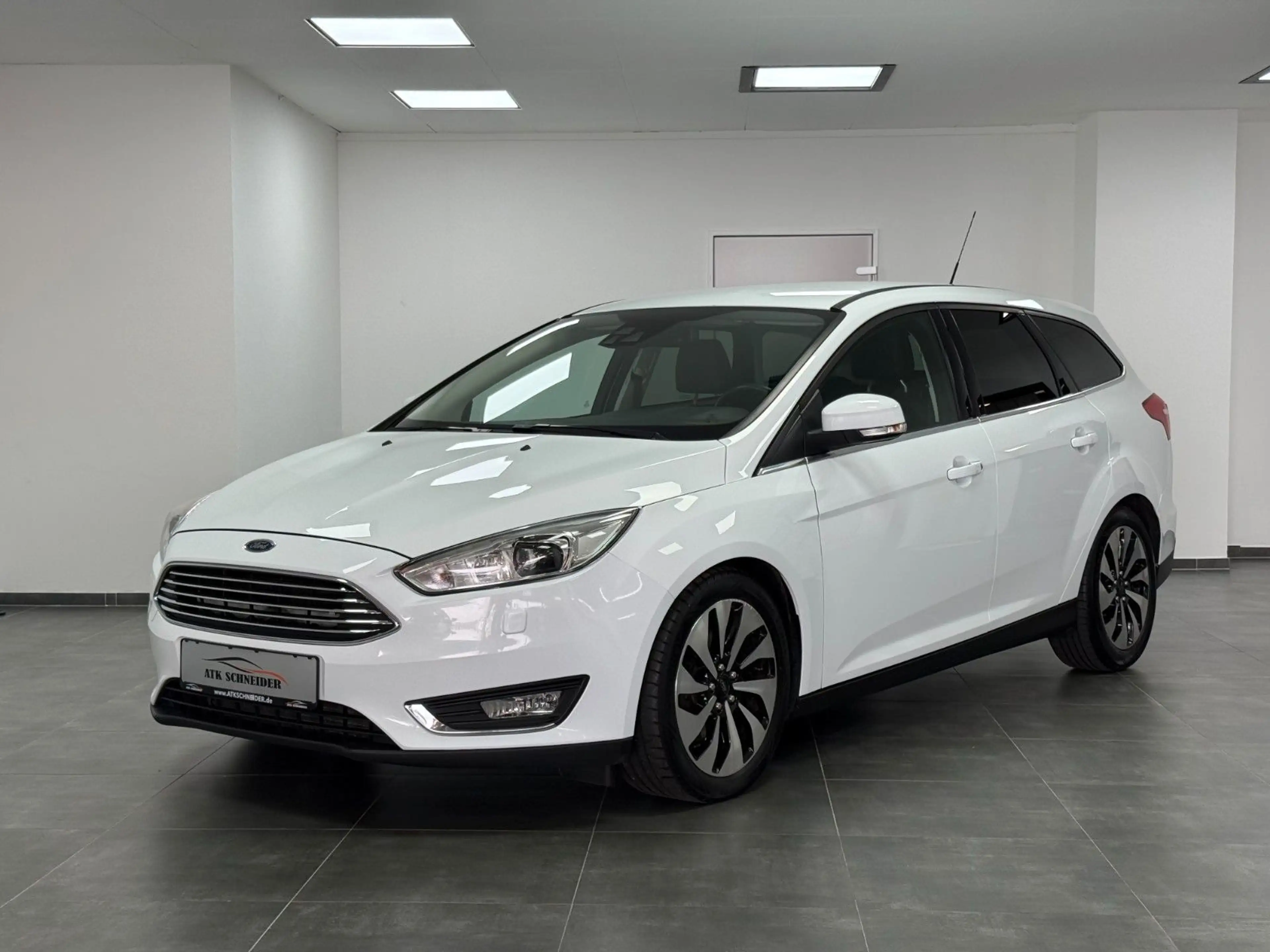 Ford Focus Turnier Titanium/NAVI/KAM/AHK/SHZ/LEDER — photo 2