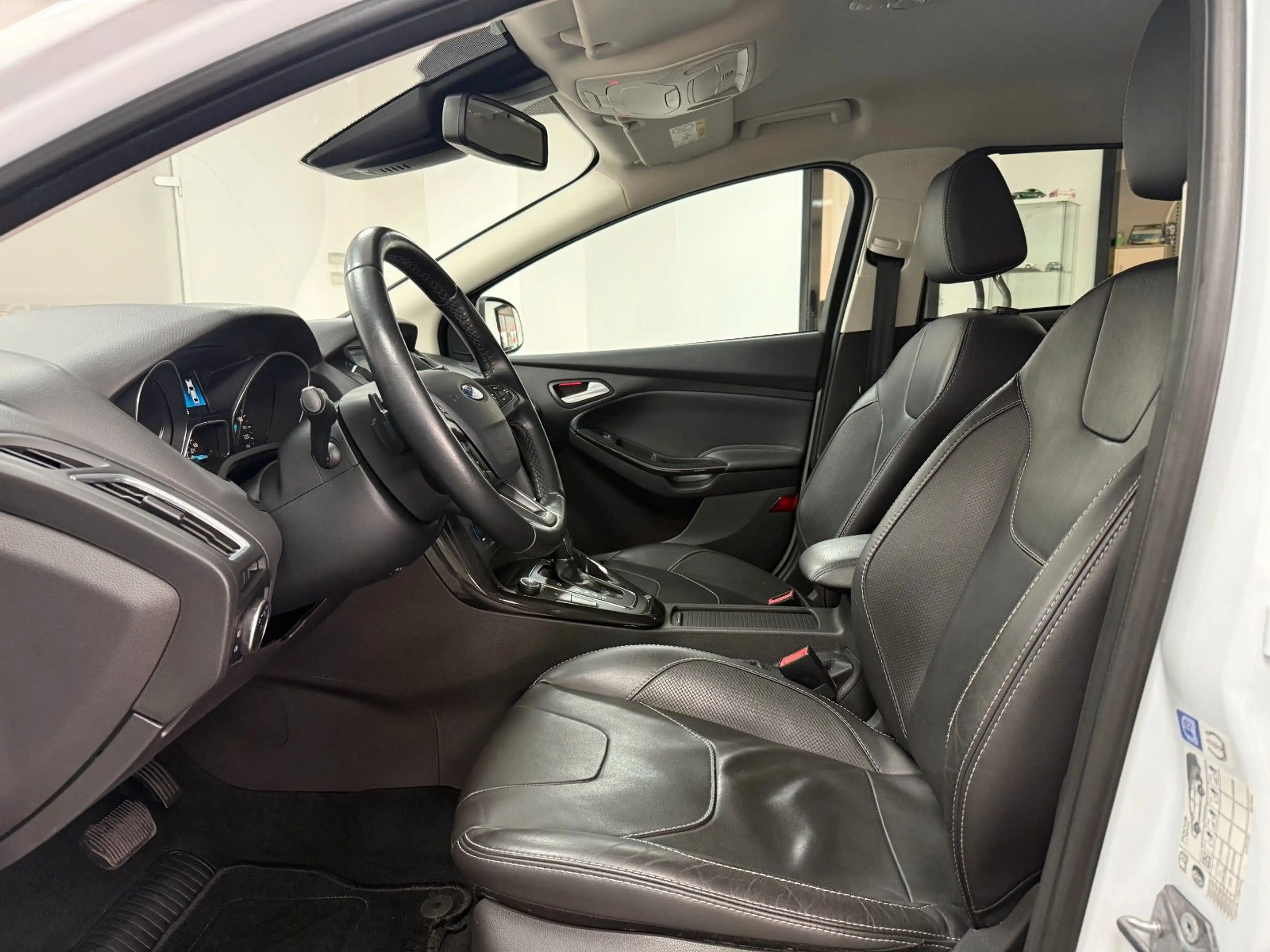 Ford Focus Turnier Titanium/NAVI/KAM/AHK/SHZ/LEDER — photo 7