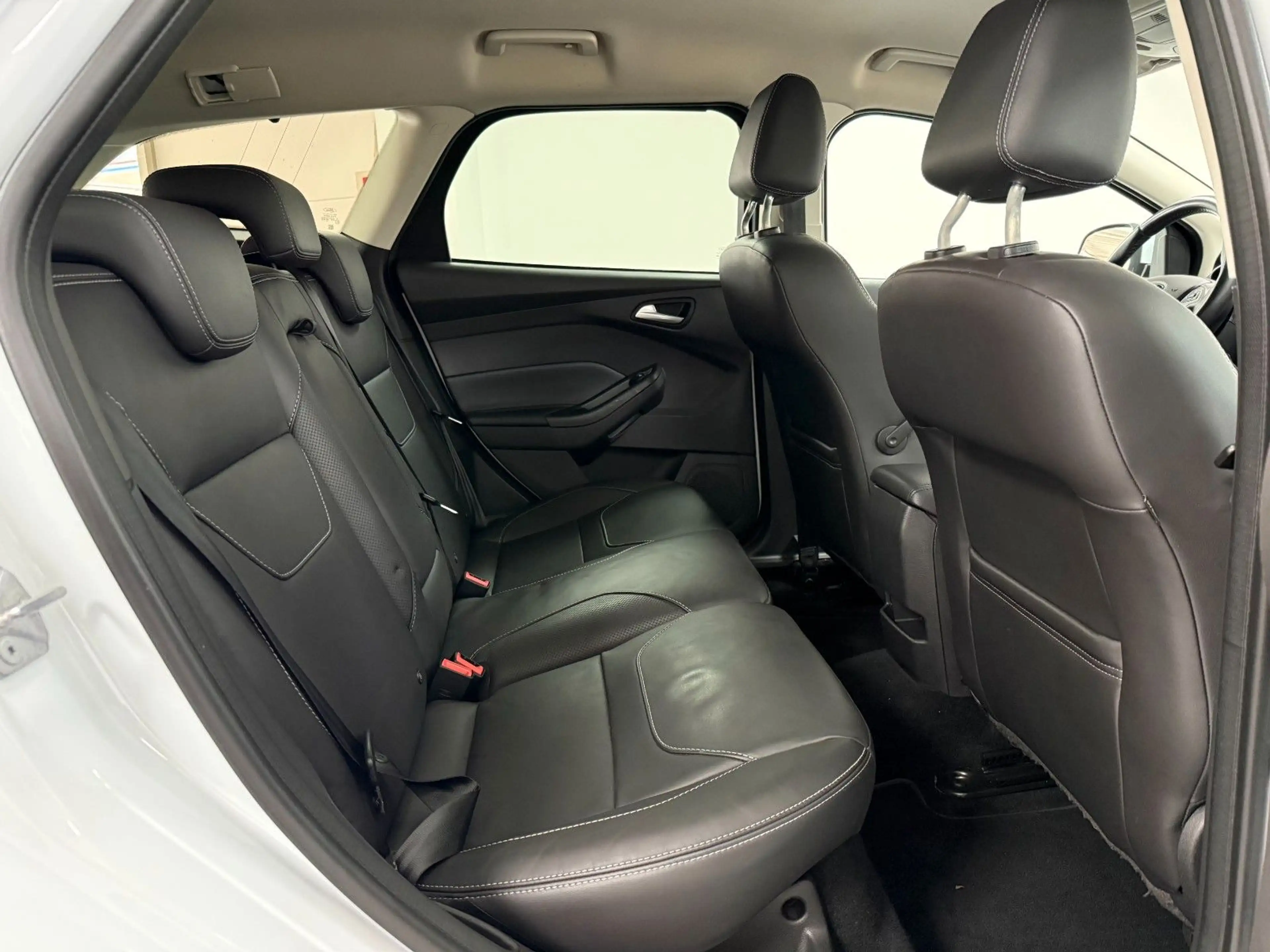 Ford Focus Turnier Titanium/NAVI/KAM/AHK/SHZ/LEDER — photo 12