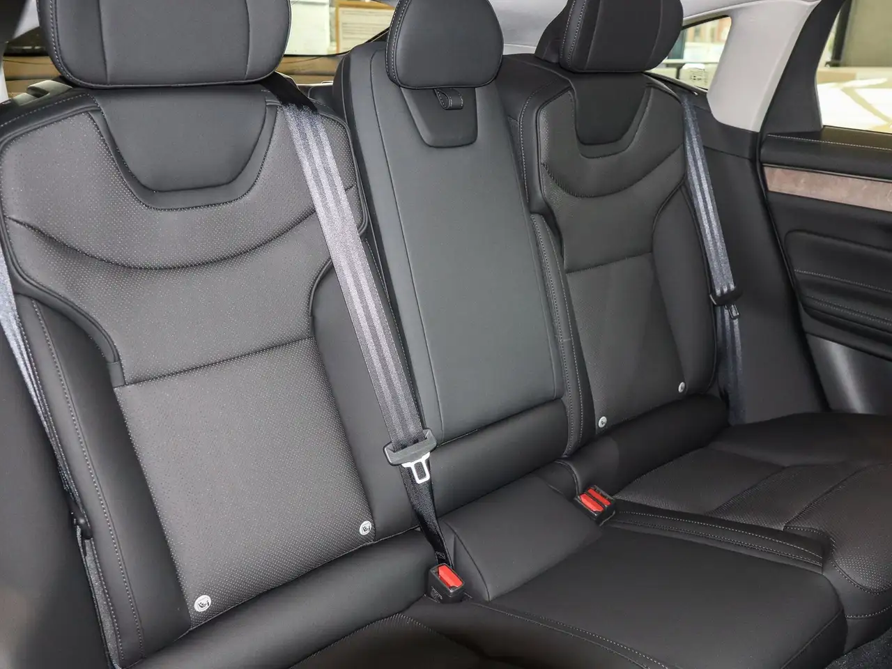 Volvo ES90 2026