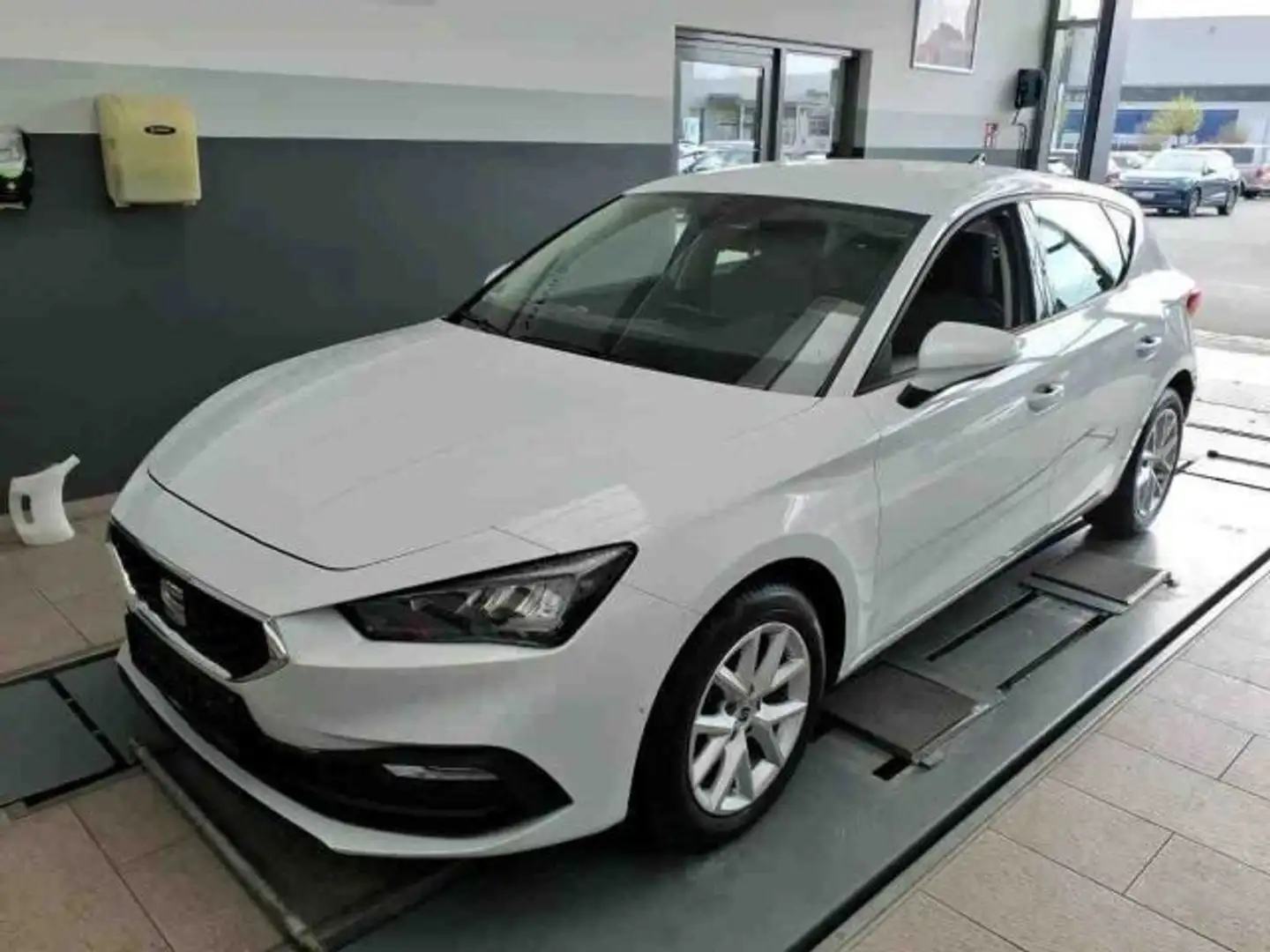 SEAT Leon 1.0 eTSI DSG STYLE LED+NAVI+APP+GRA+SHZ+PDC Weiß - 2