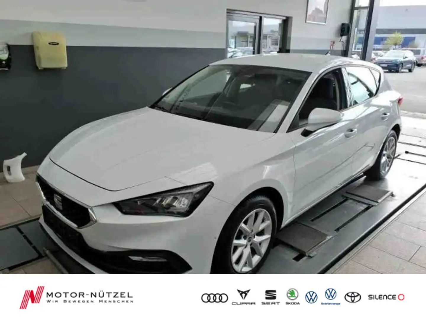 SEAT Leon 1.0 eTSI DSG STYLE LED+NAVI+APP+GRA+SHZ+PDC Weiß - 1