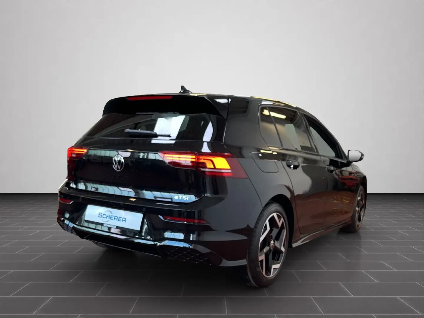Volkswagen Golf VIII R-Line 1,5 l eTSI OPF 110 kW (150 PS) Schwarz - 2
